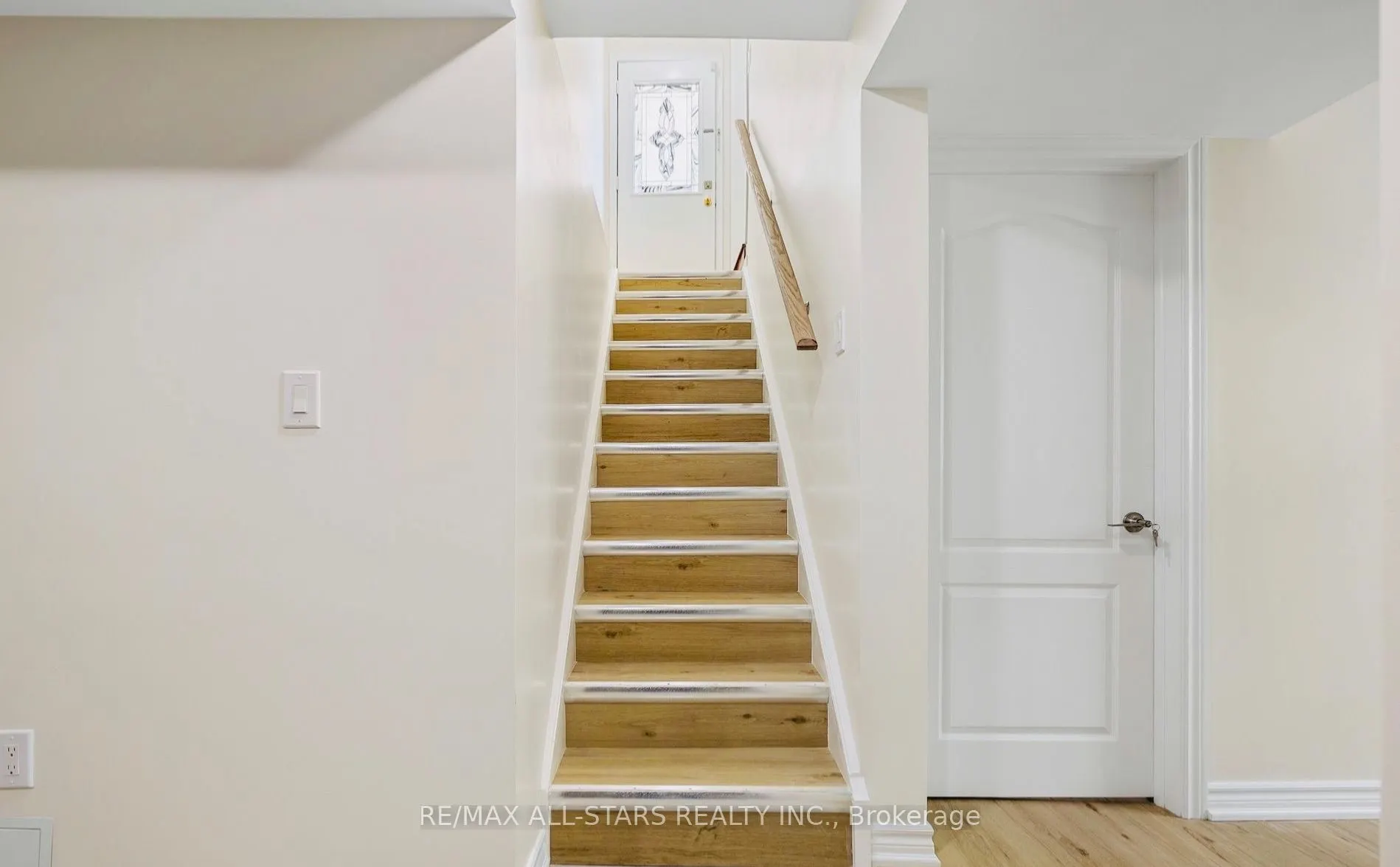 23 Hyacinth Crescent #Basement