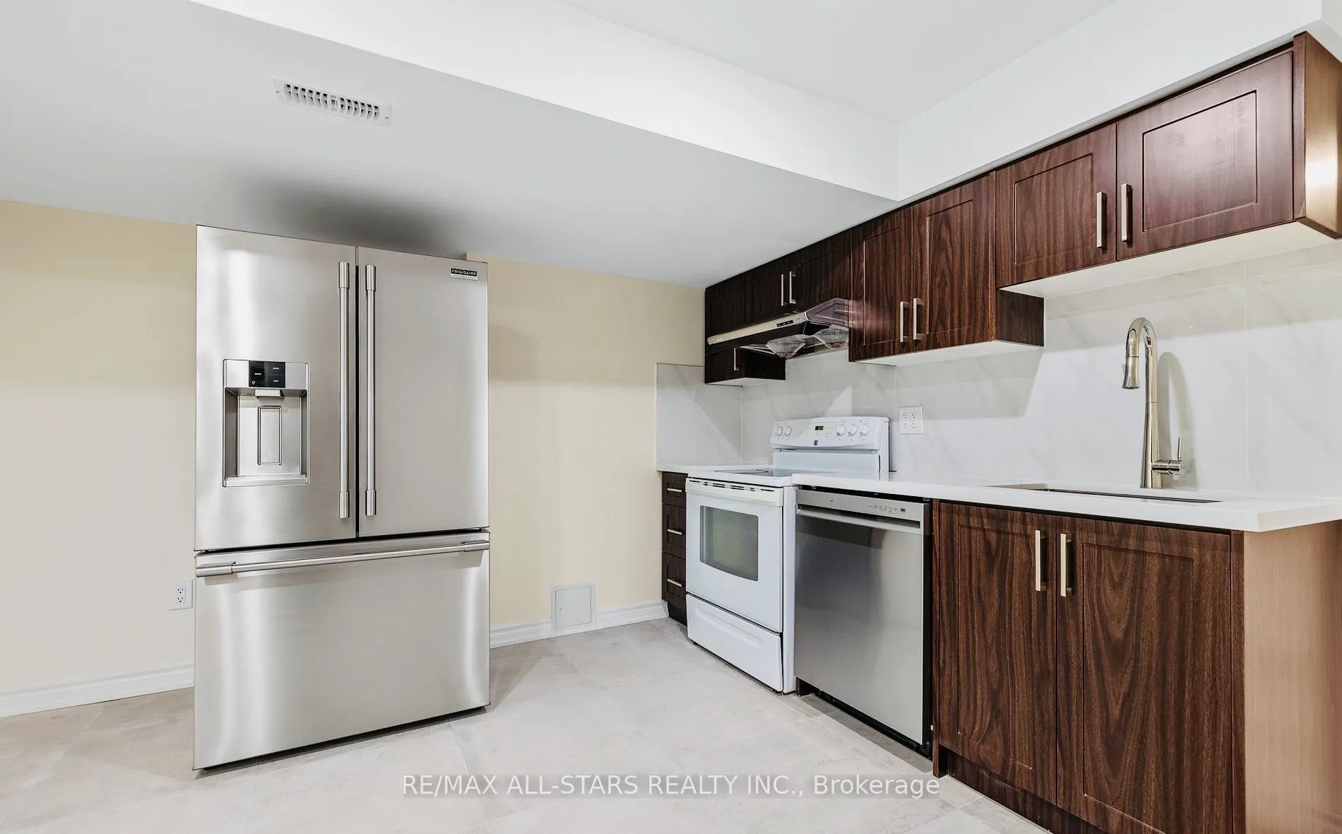 23 Hyacinth Crescent #Basement