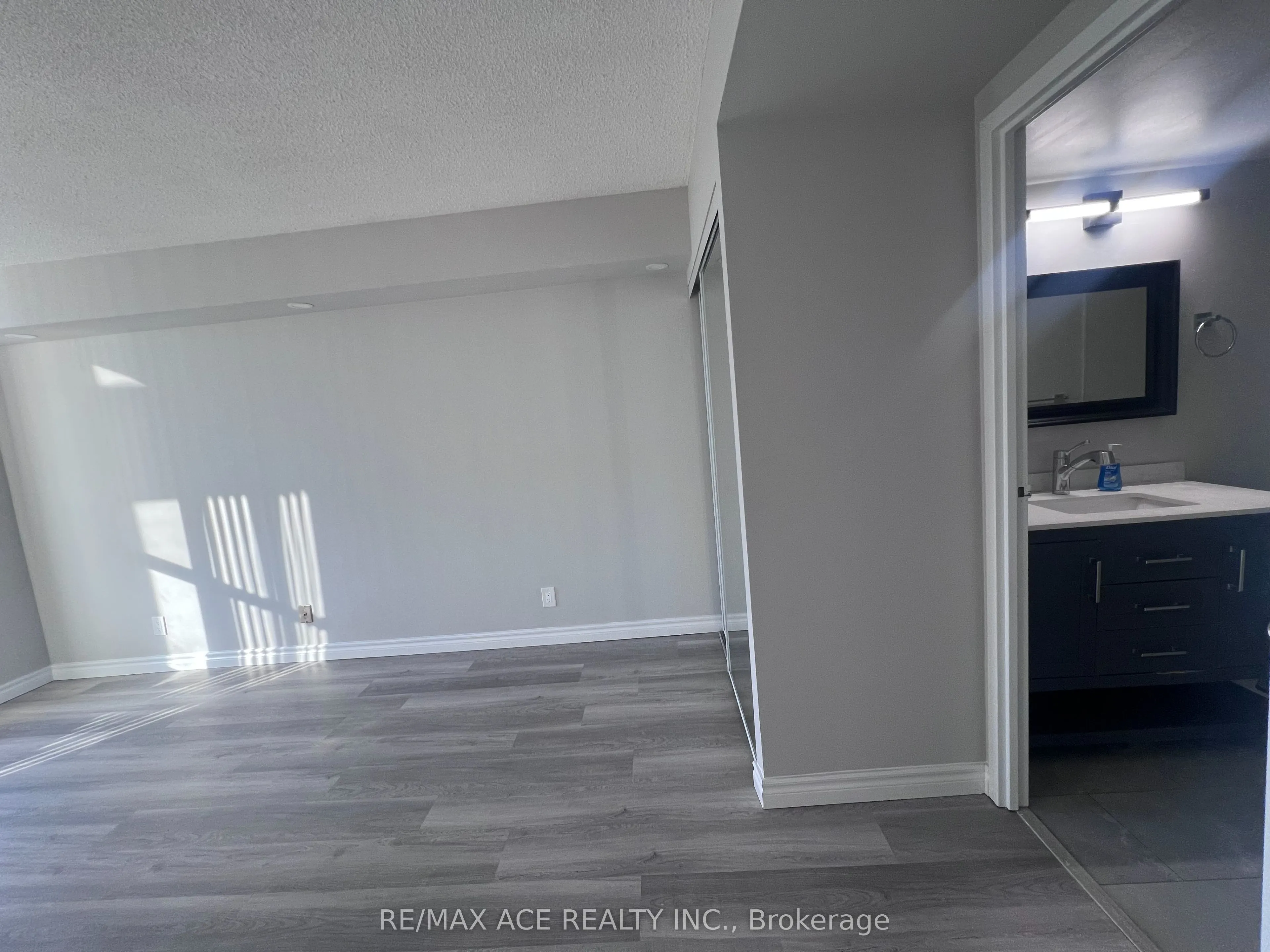 8 Silverbell Grove #901