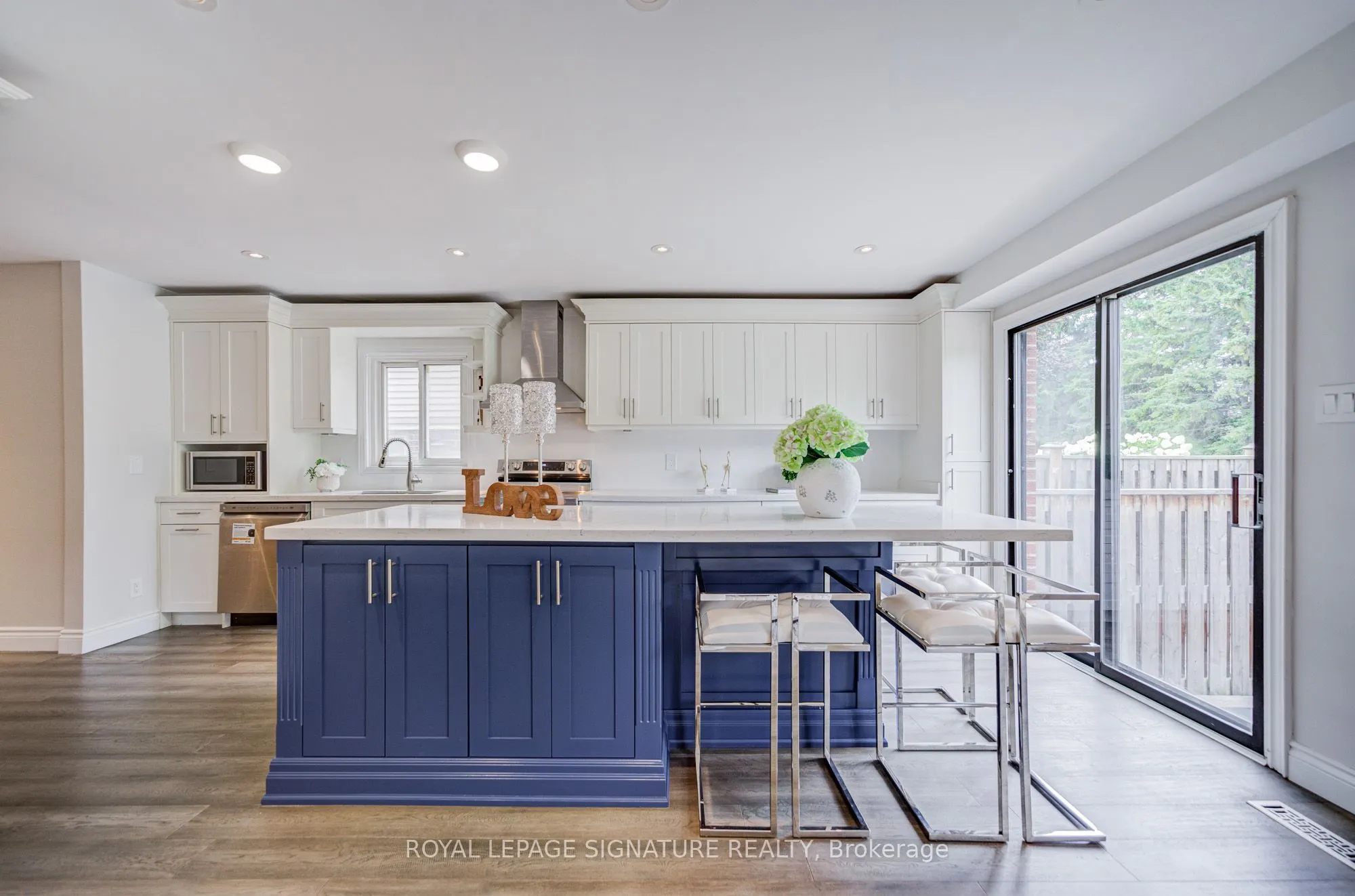 1132 Cedarcroft Crescent