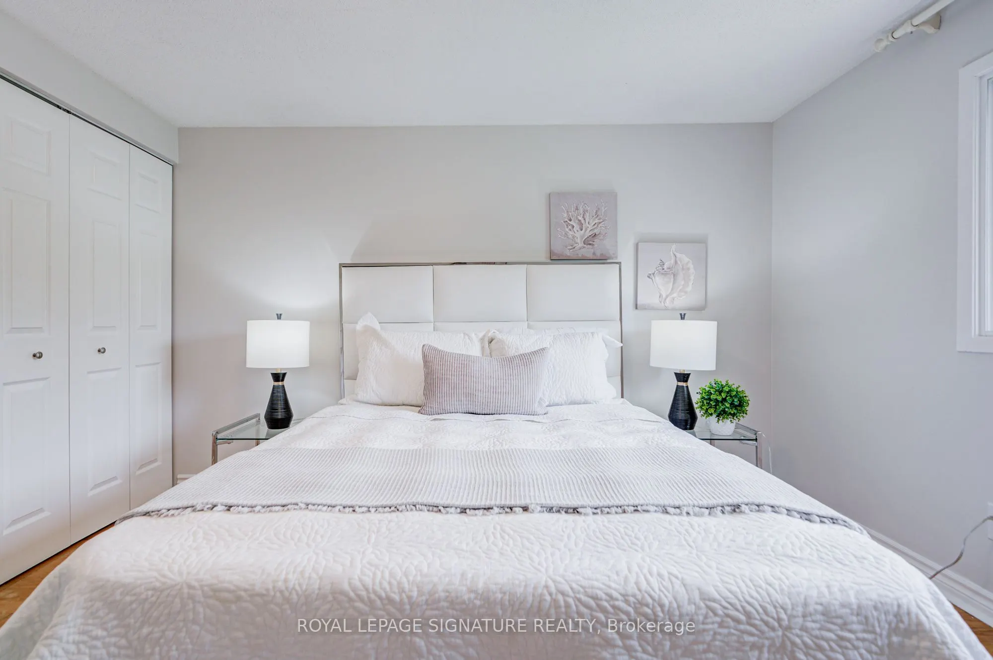 1132 Cedarcroft Crescent