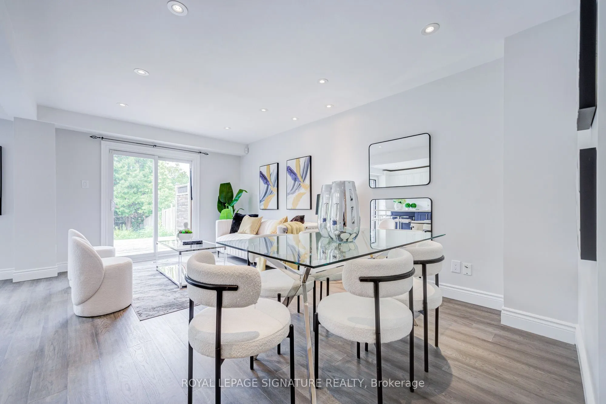 1132 Cedarcroft Crescent