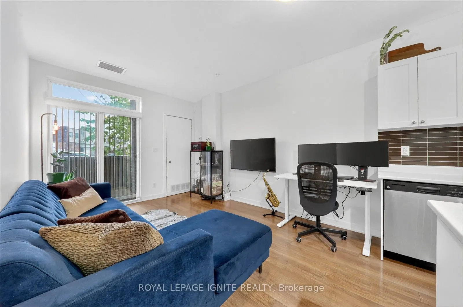 3560 St Clair Avenue E #116