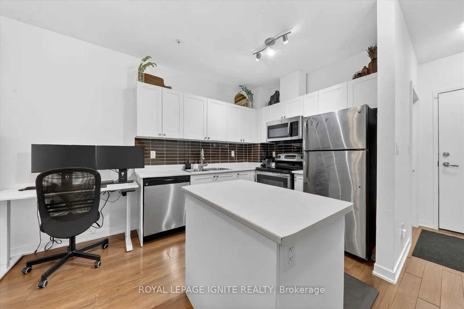 3560 St Clair Avenue E #116