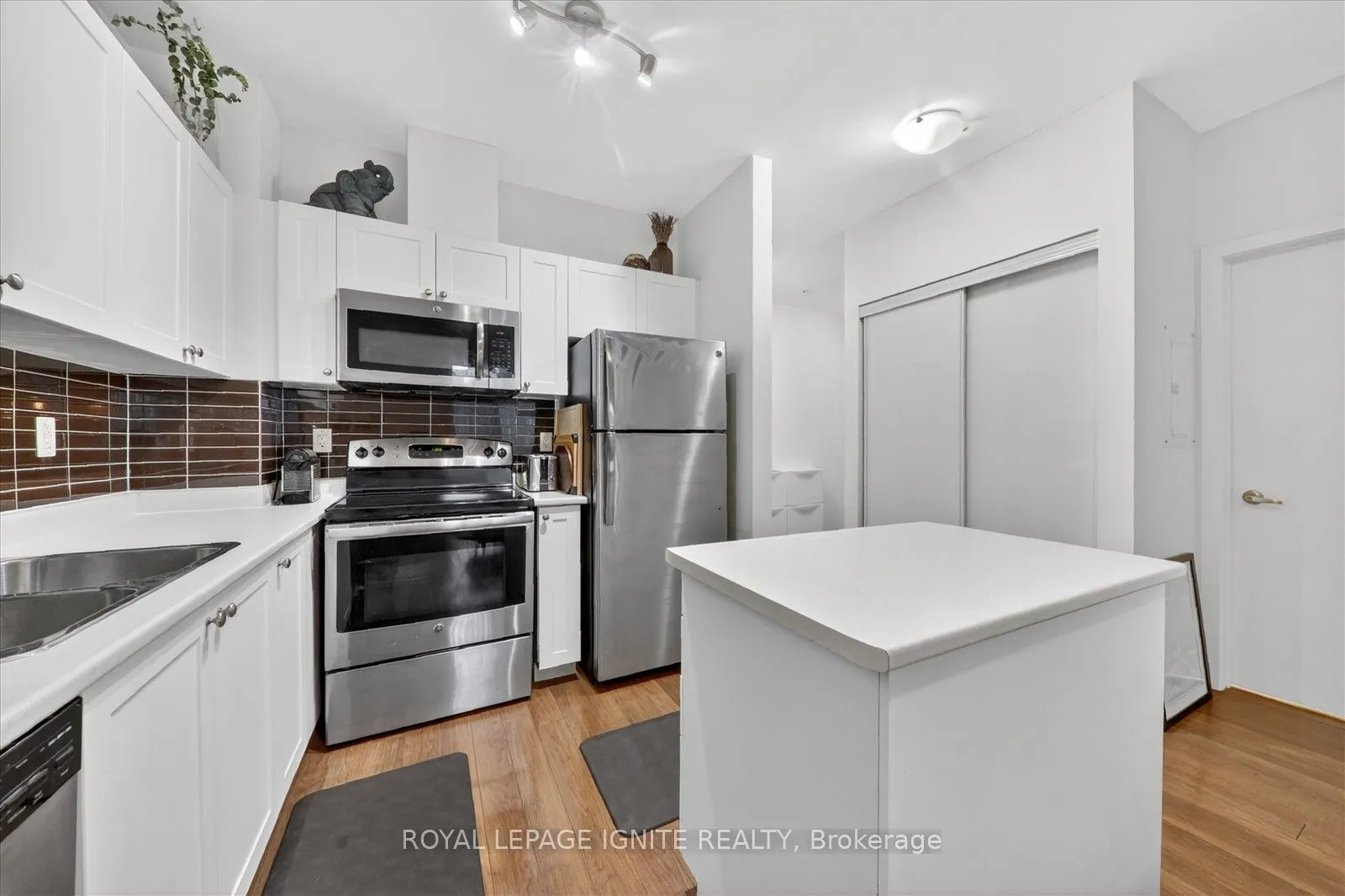 3560 St Clair Avenue E #116