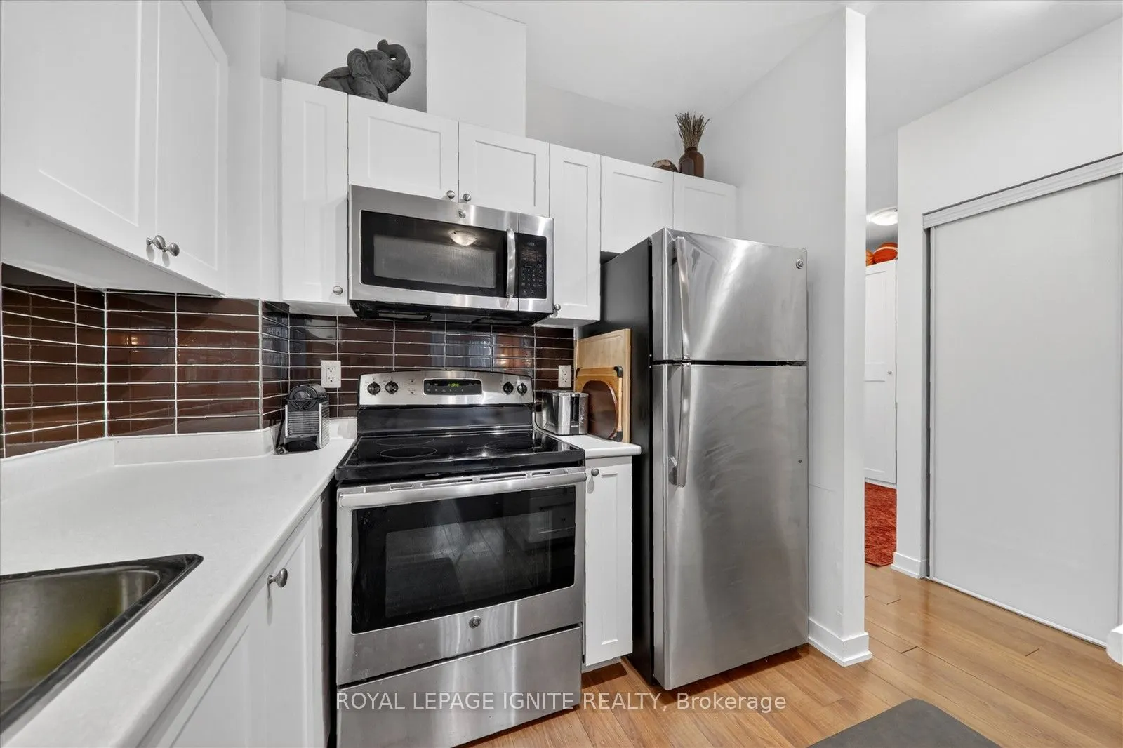 3560 St Clair Avenue E #116
