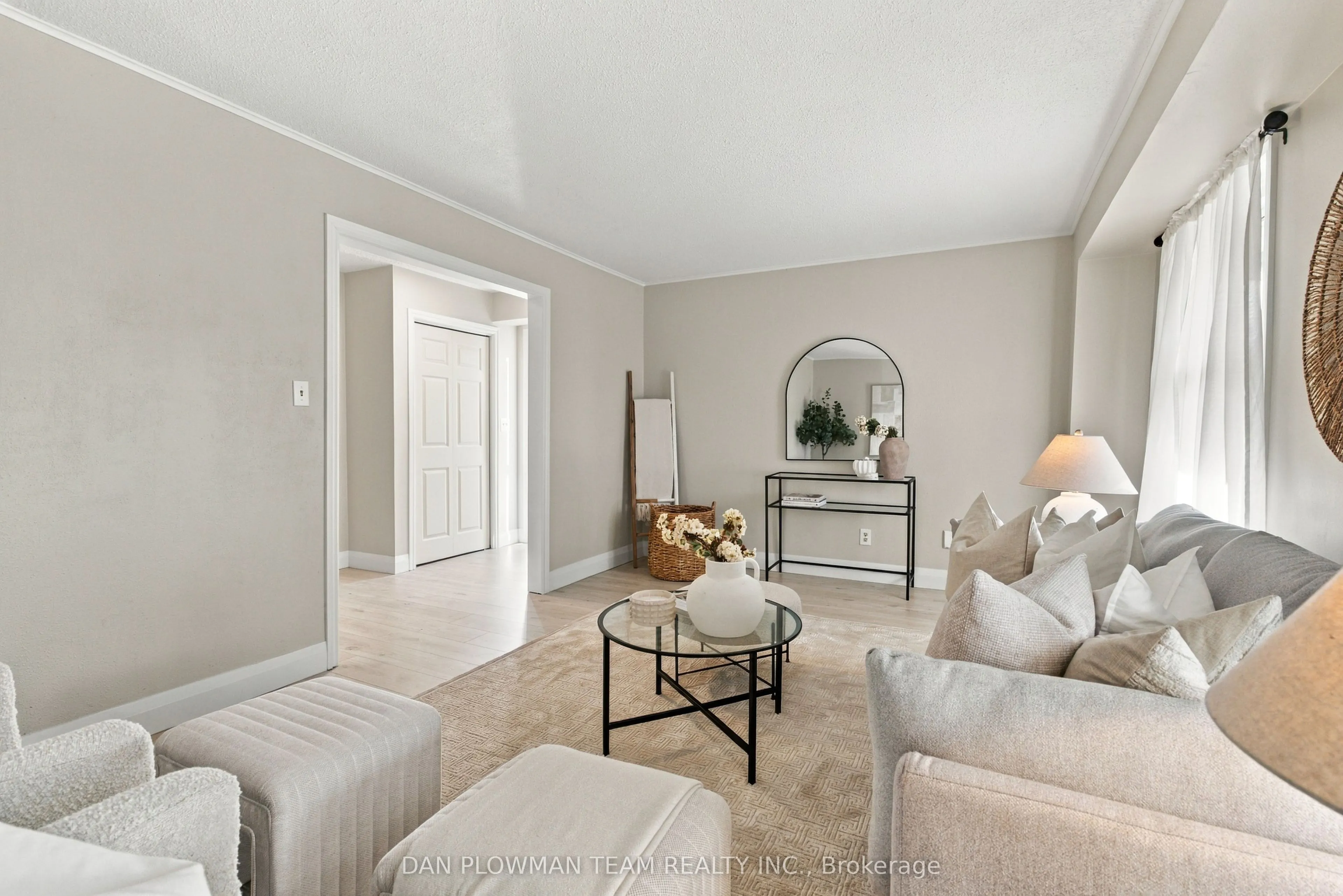 1385 Fenelon Crescent