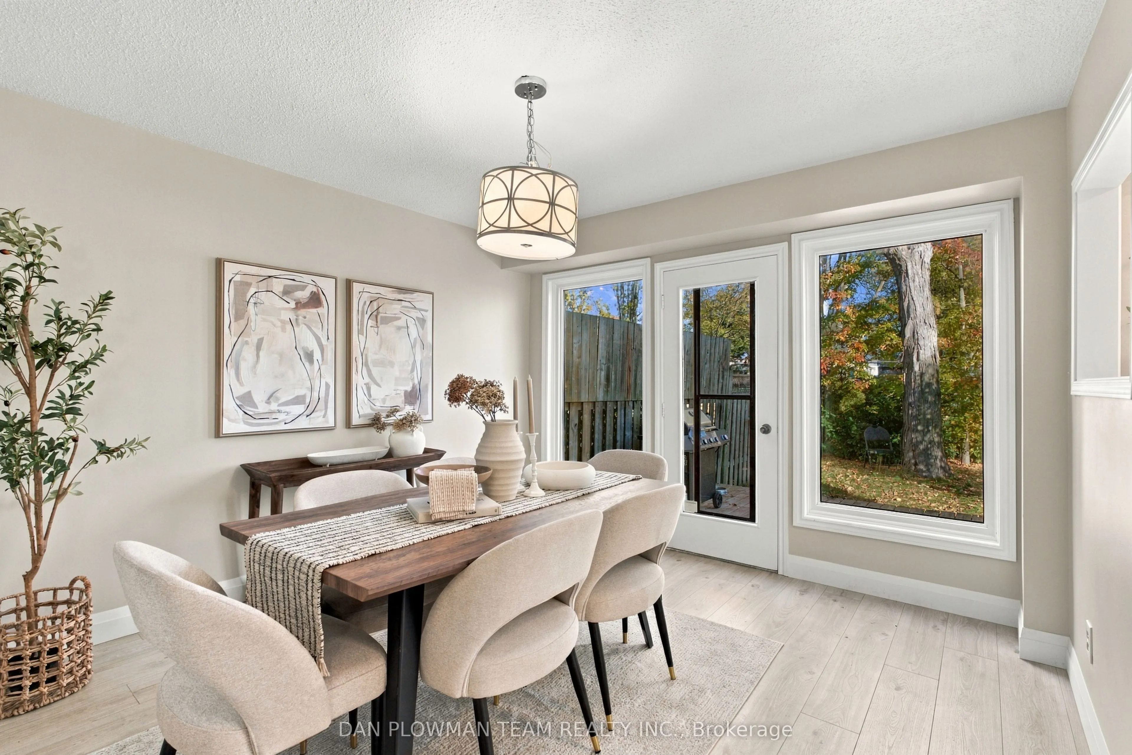 1385 Fenelon Crescent