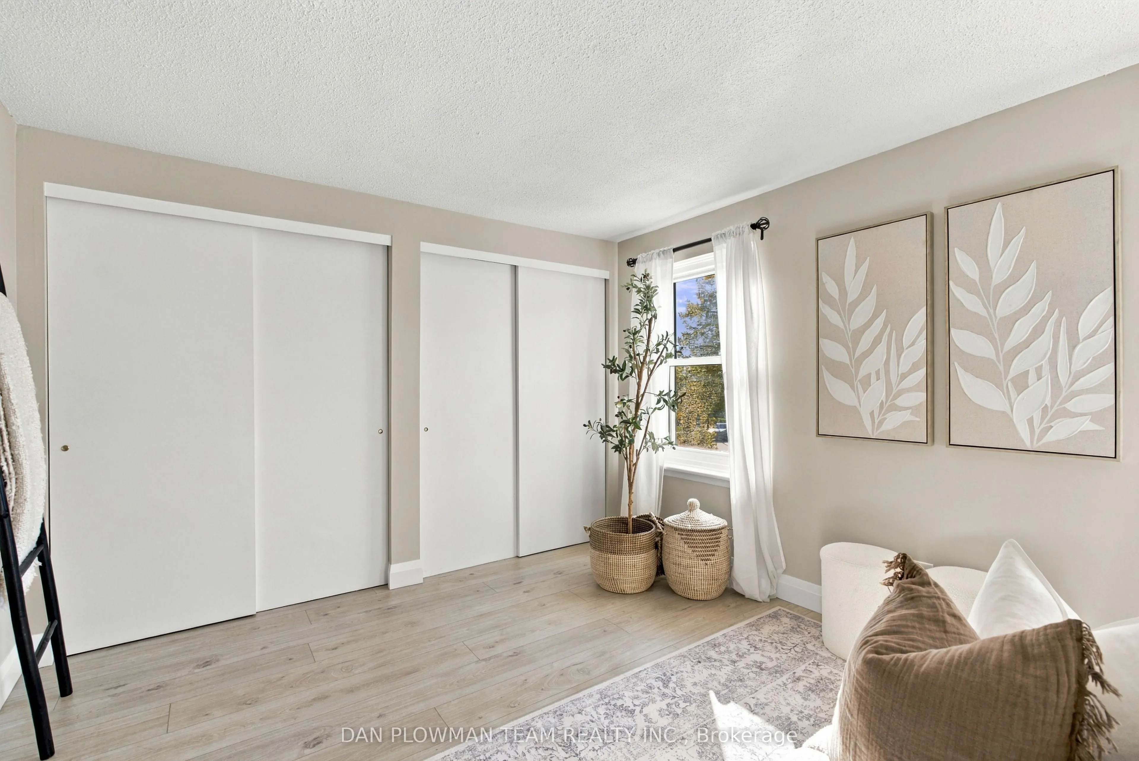 1385 Fenelon Crescent