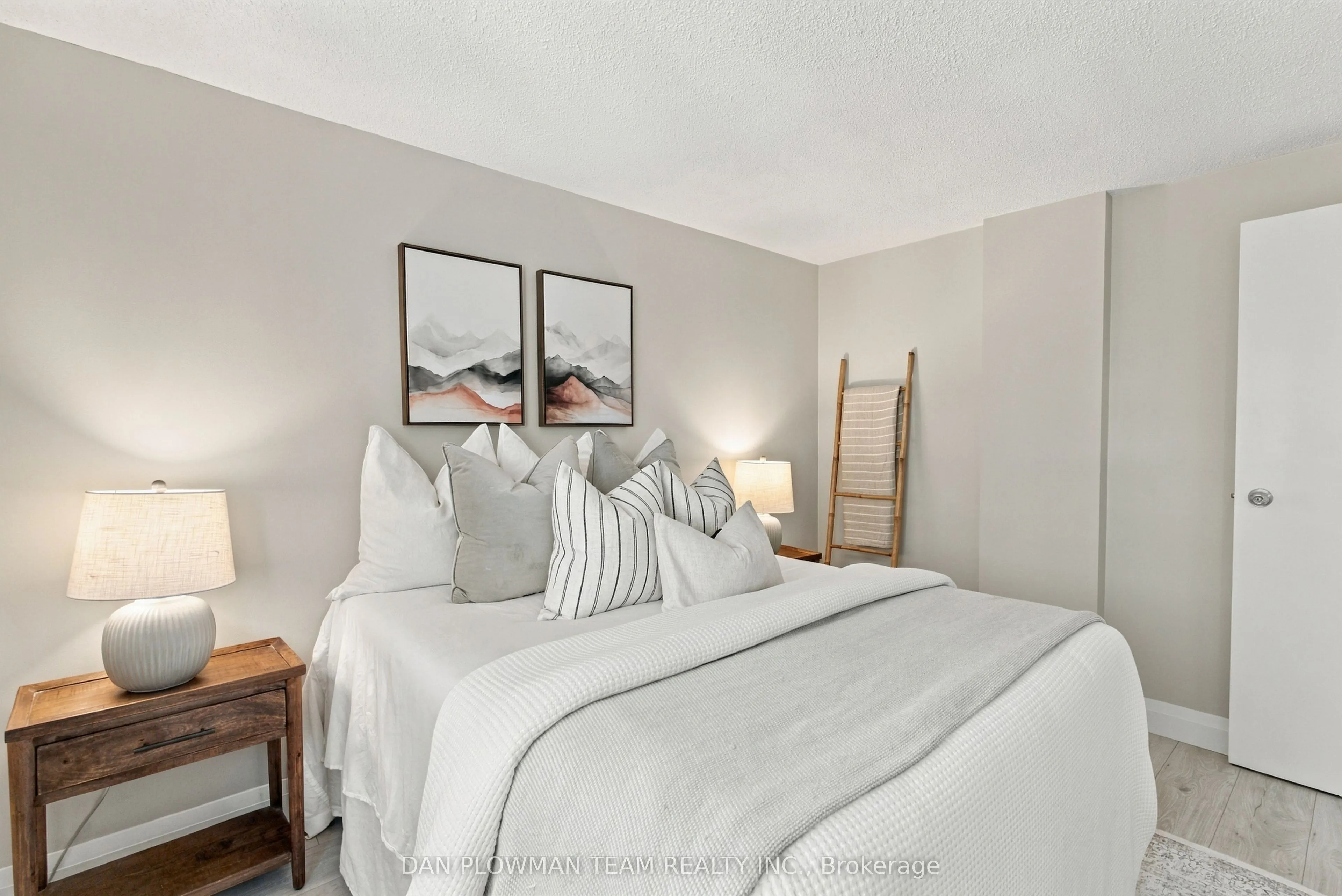 1385 Fenelon Crescent