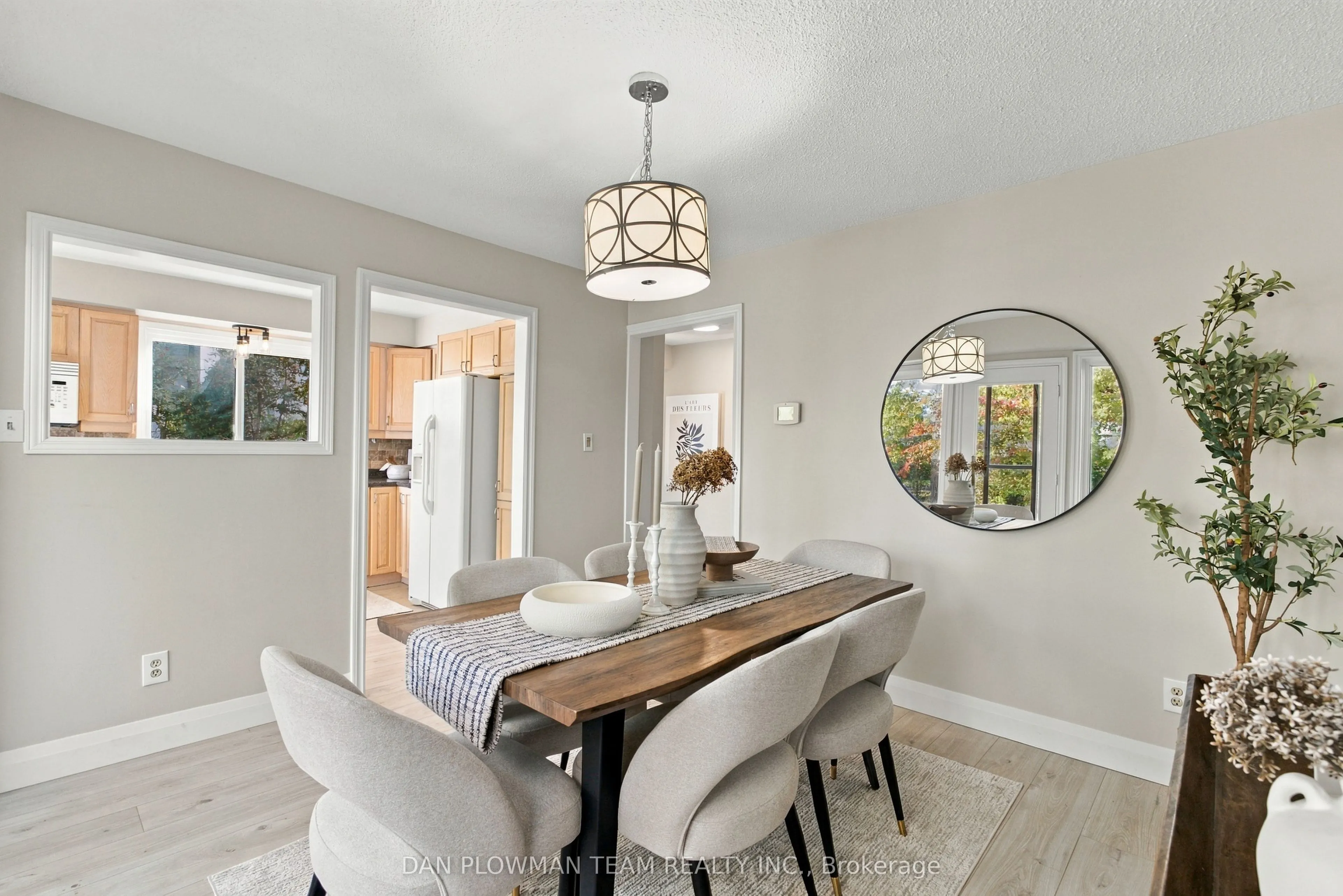 1385 Fenelon Crescent