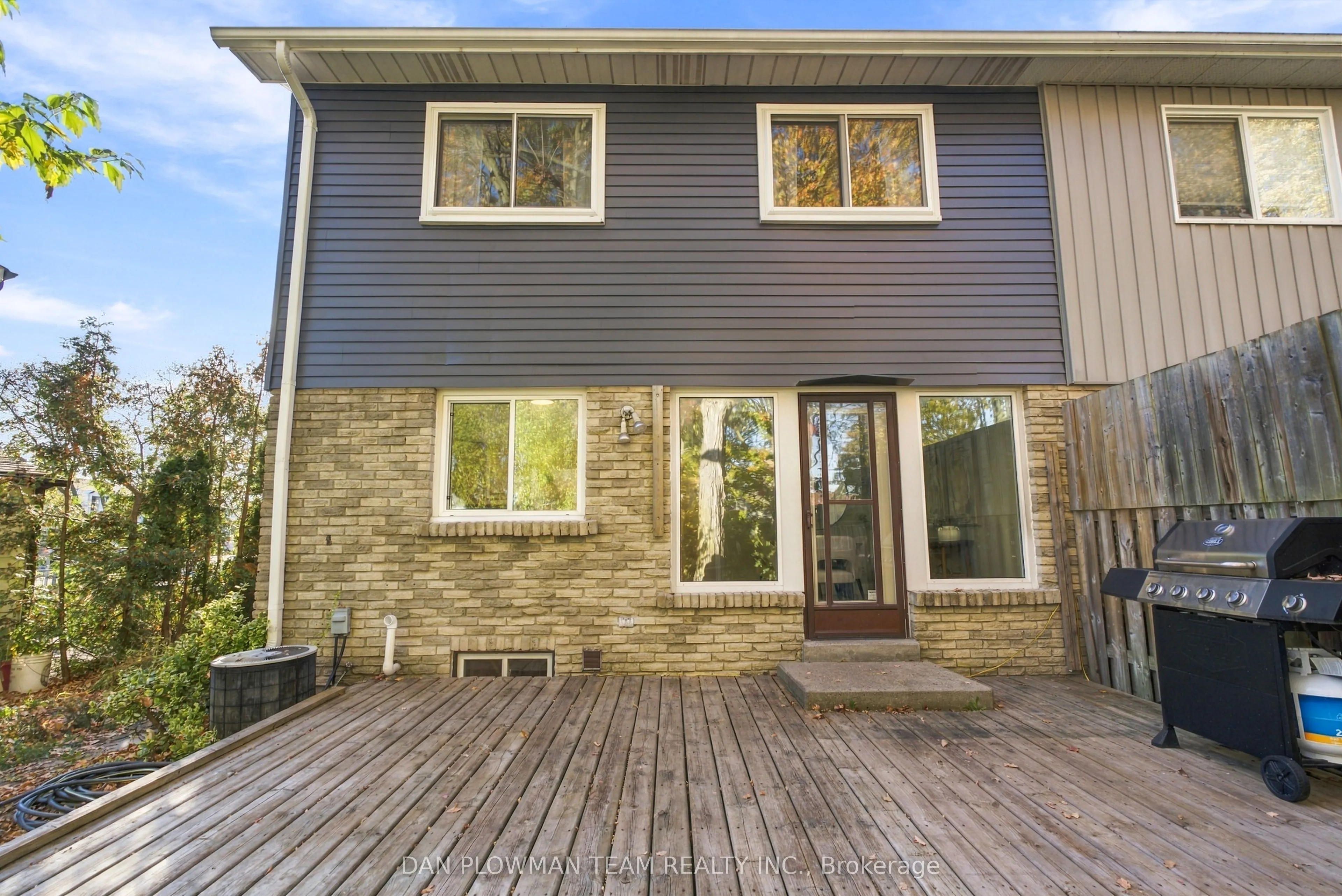 1385 Fenelon Crescent