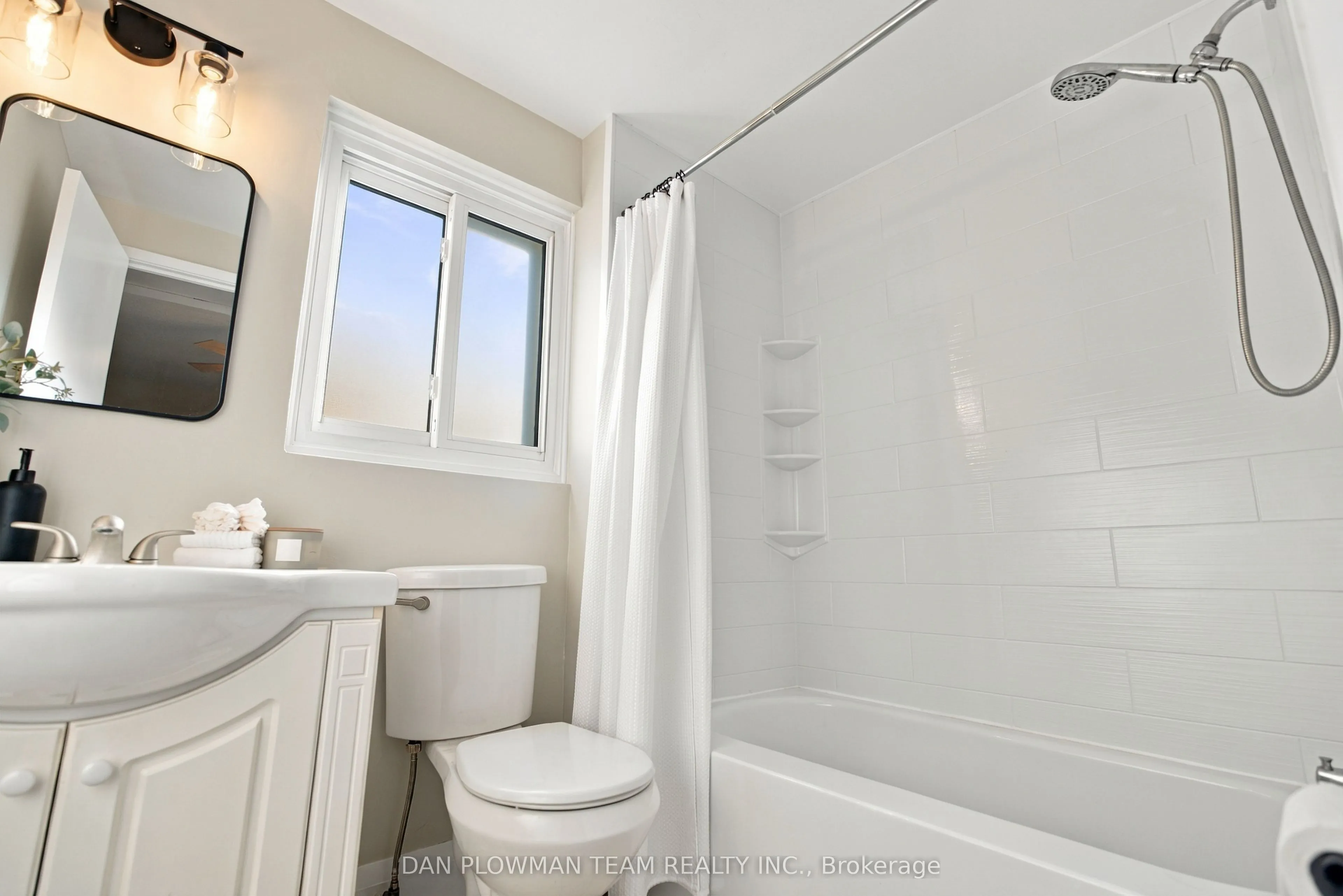 1385 Fenelon Crescent