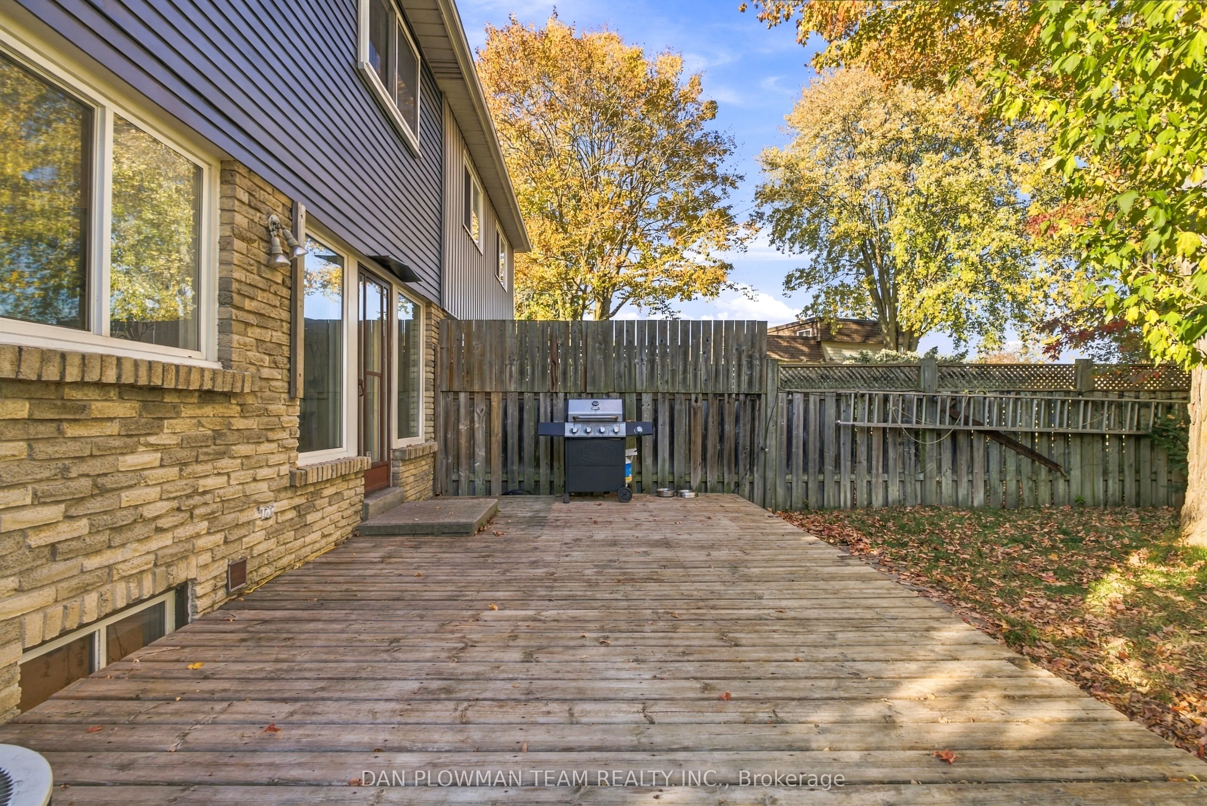 1385 Fenelon Crescent
