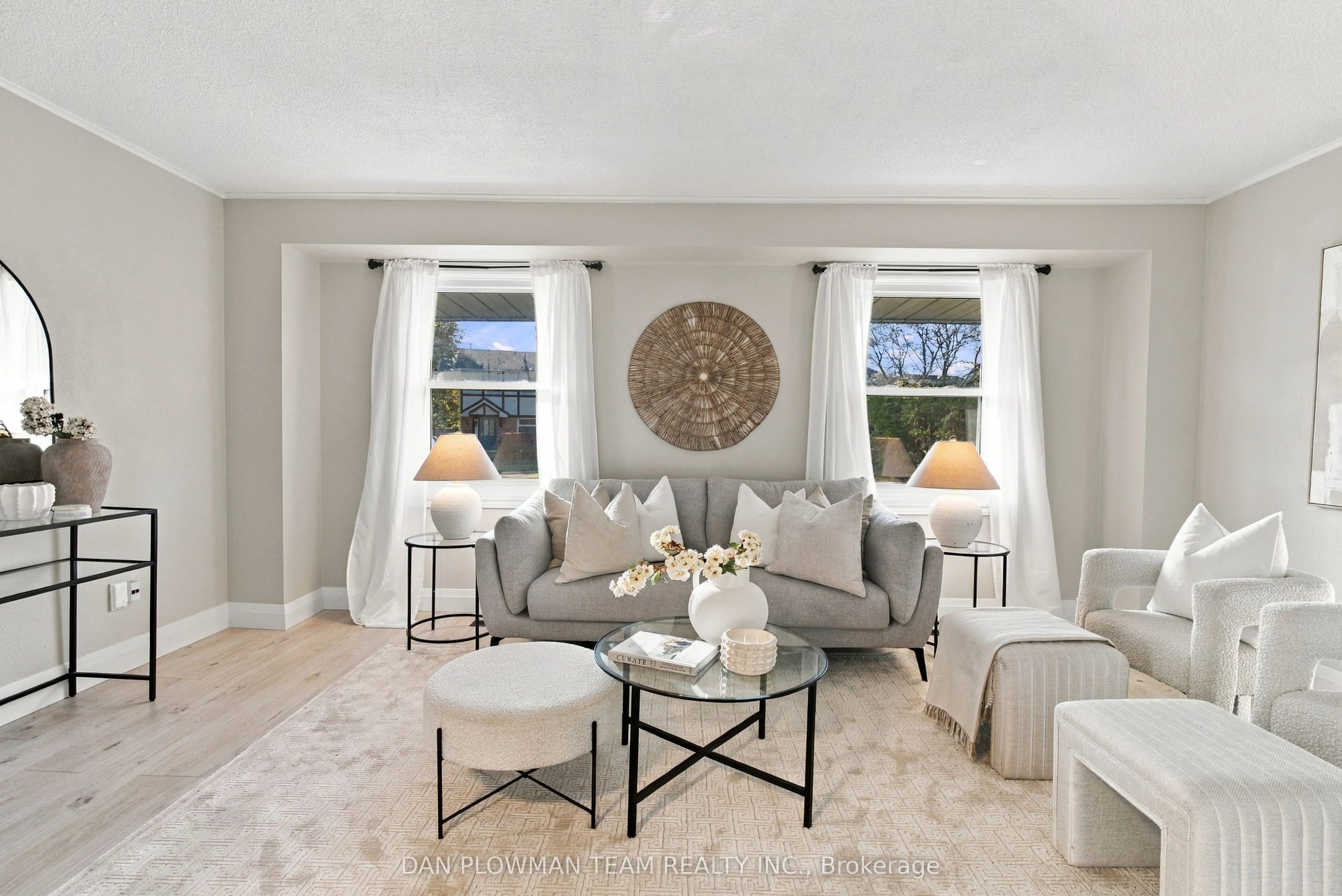 1385 Fenelon Crescent