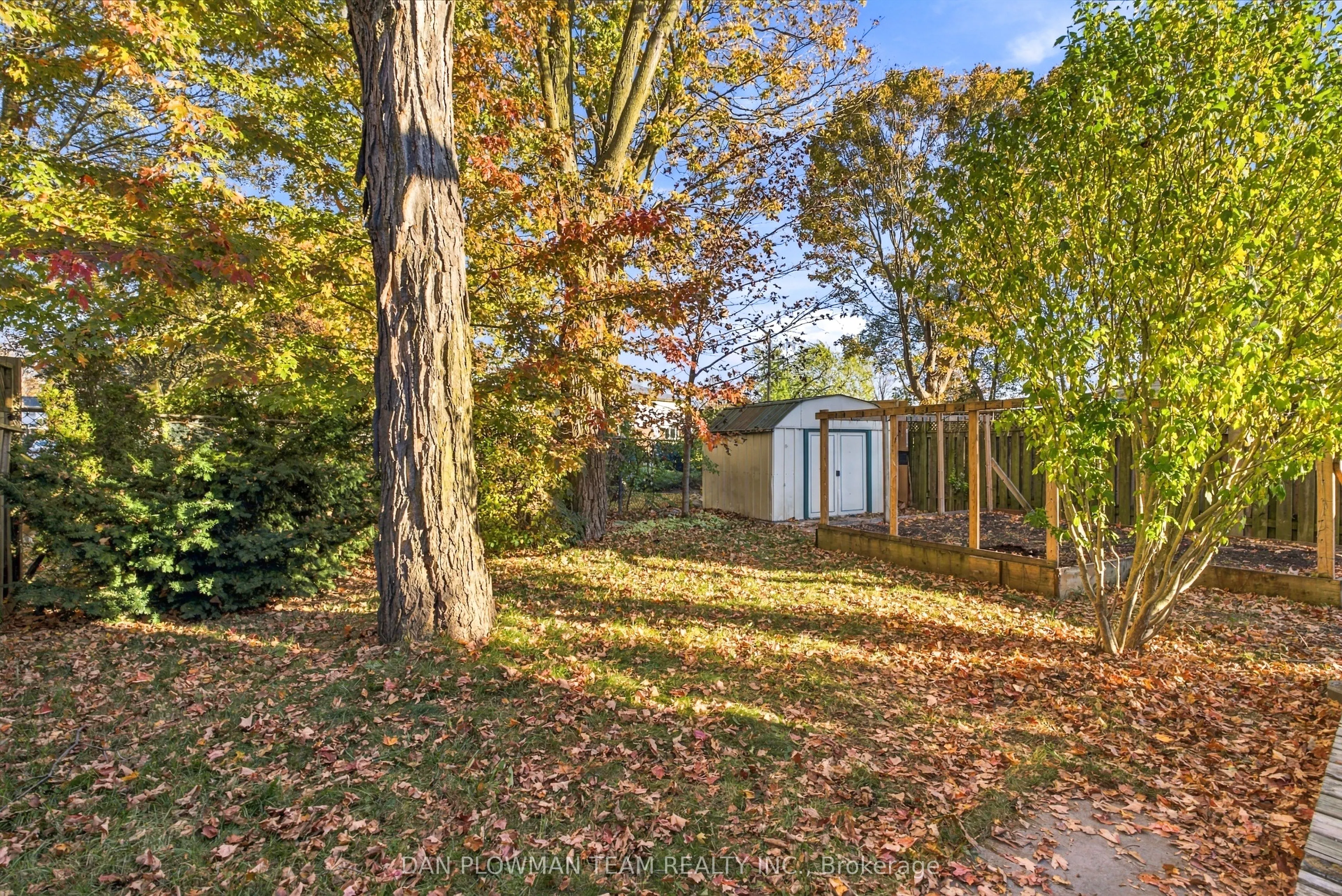 1385 Fenelon Crescent