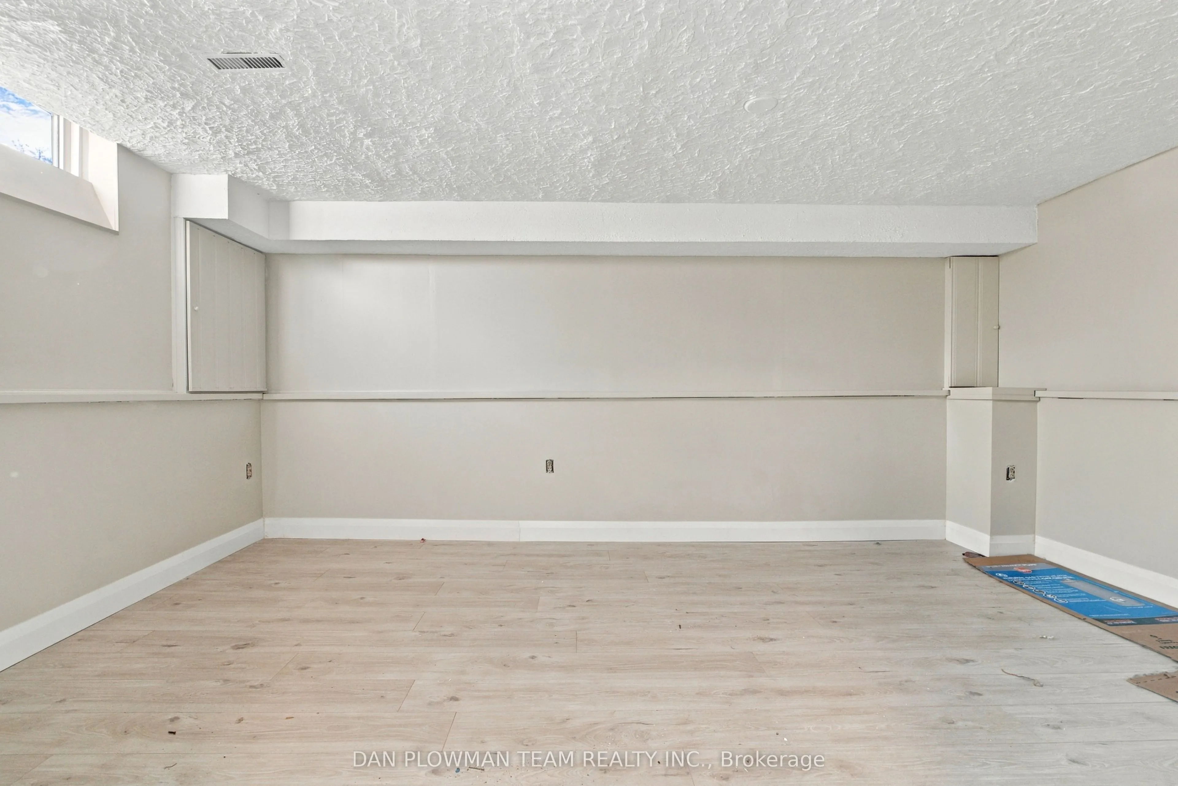 1385 Fenelon Crescent