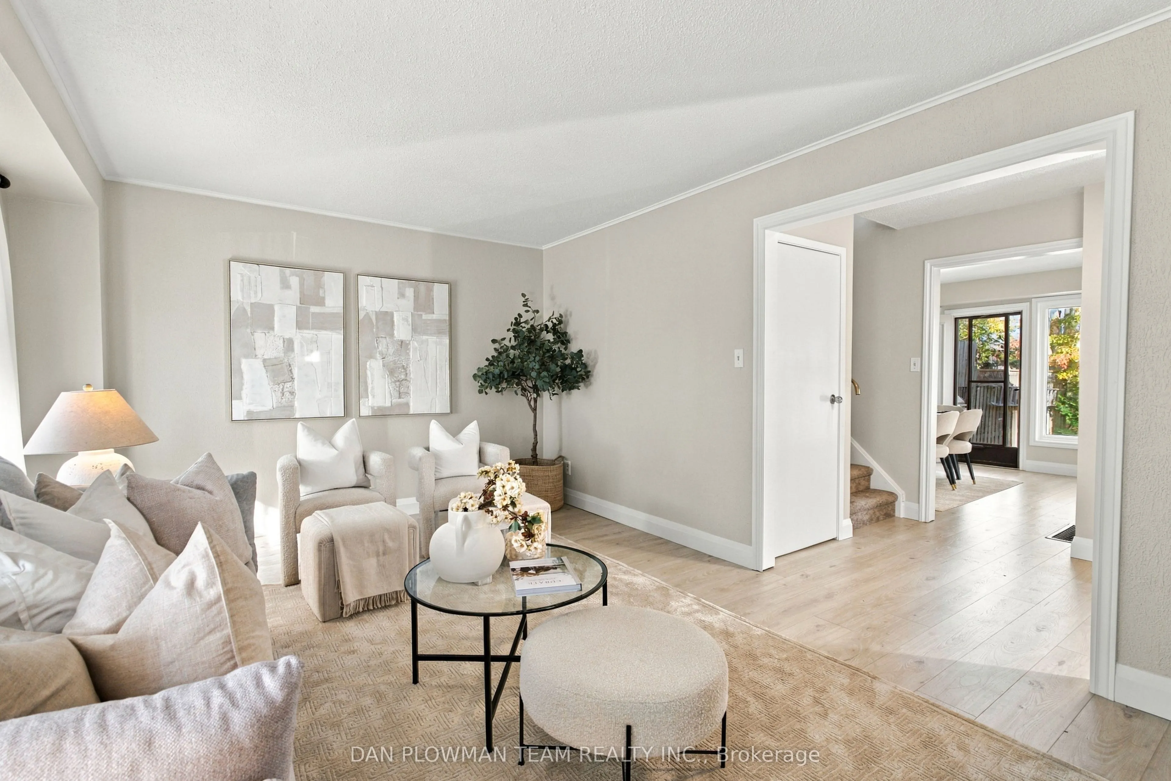 1385 Fenelon Crescent