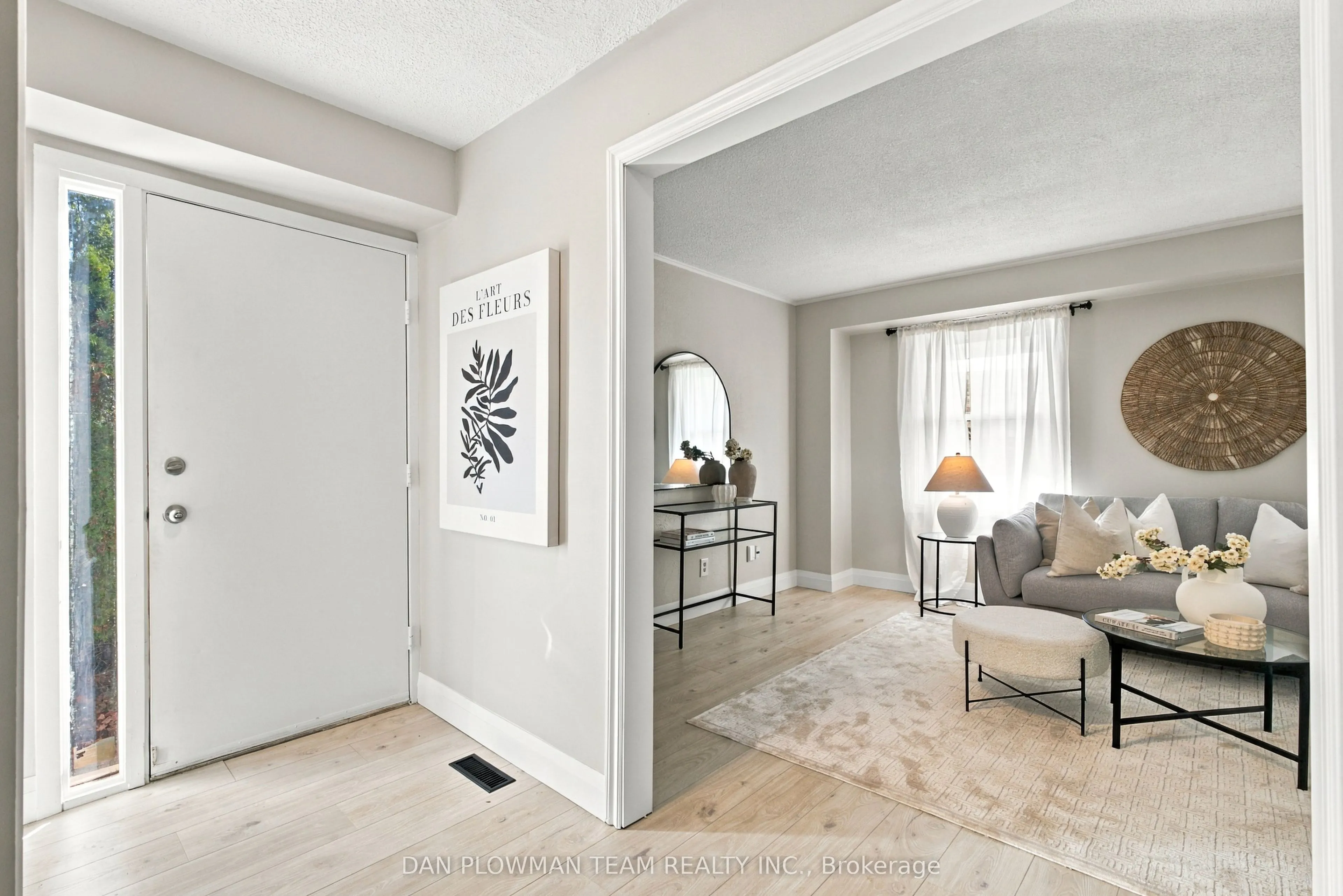 1385 Fenelon Crescent