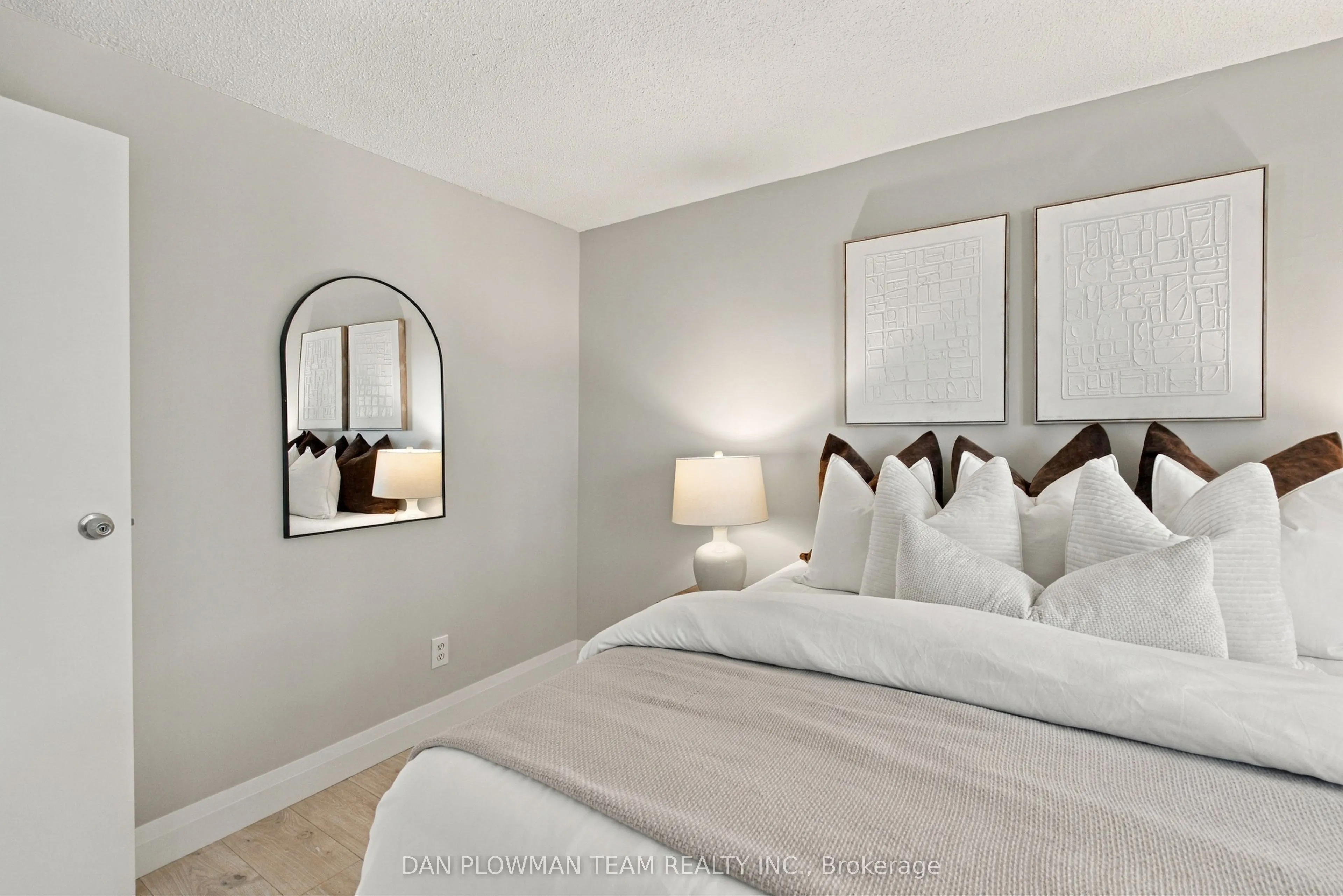 1385 Fenelon Crescent