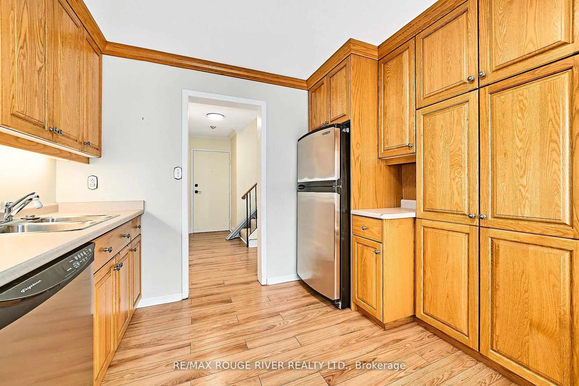 337 Simcoe Street #401