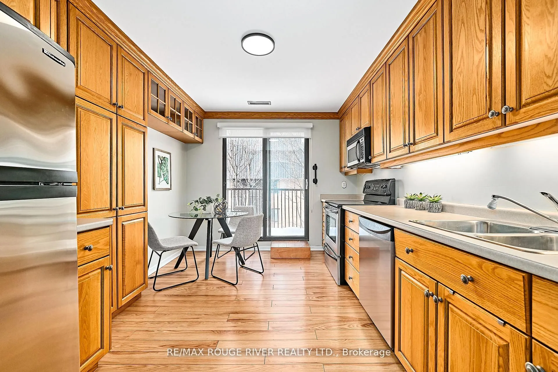 337 Simcoe Street #401