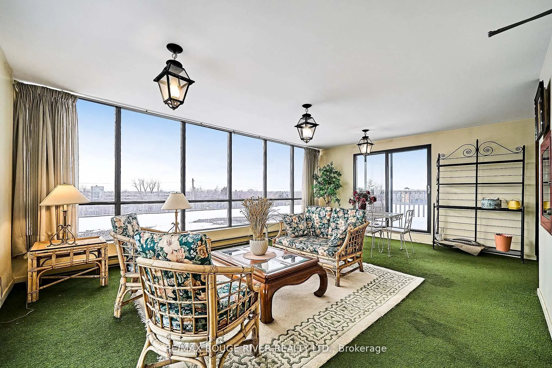 337 Simcoe Street #401