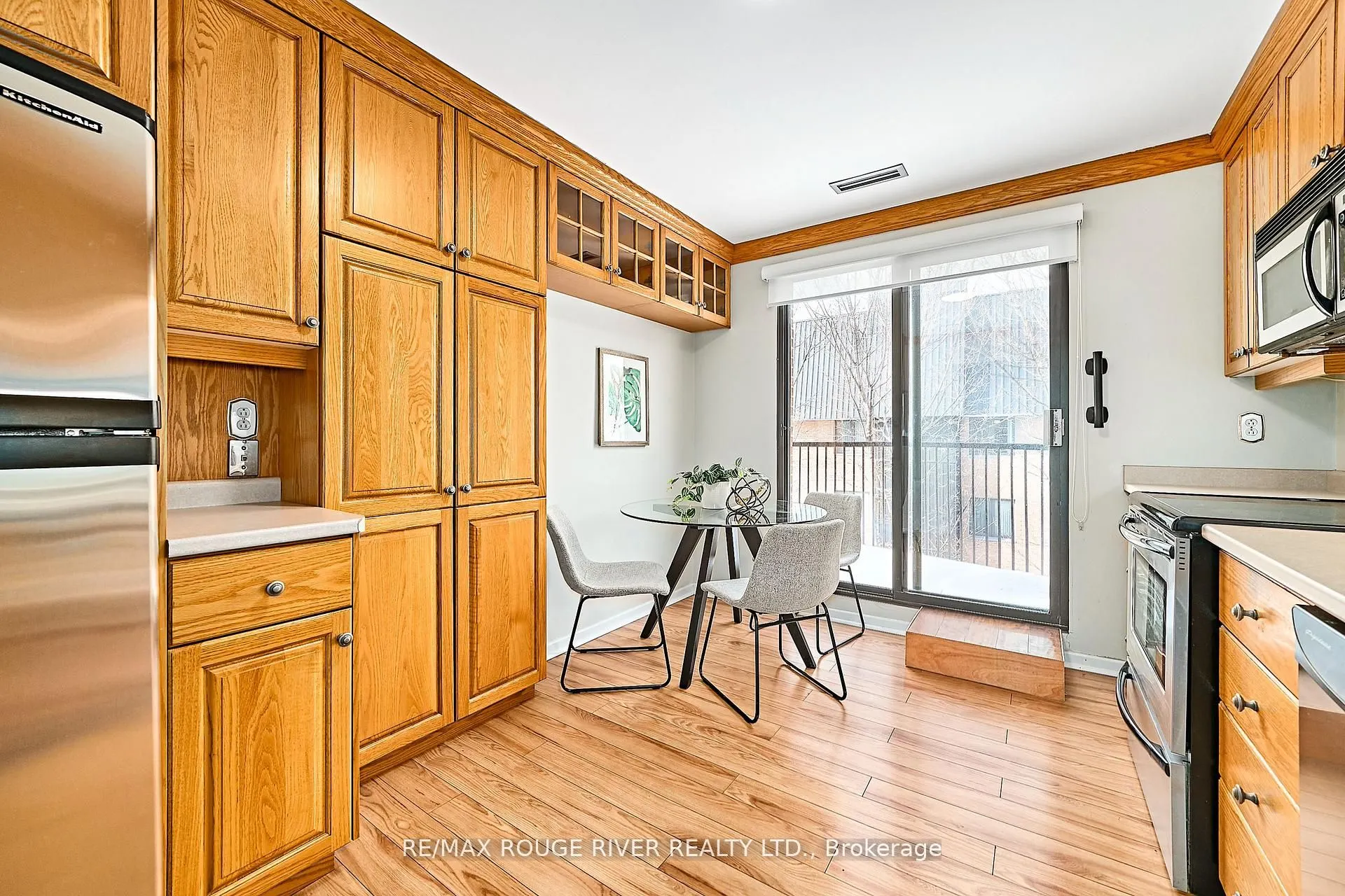 337 Simcoe Street #401