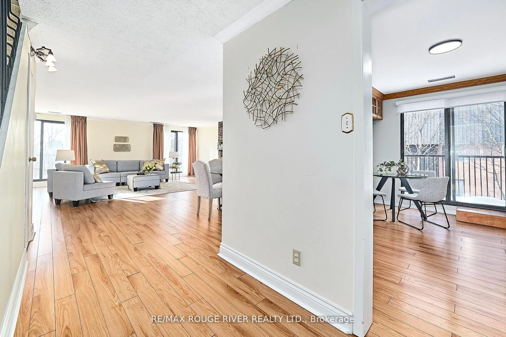337 Simcoe Street #401