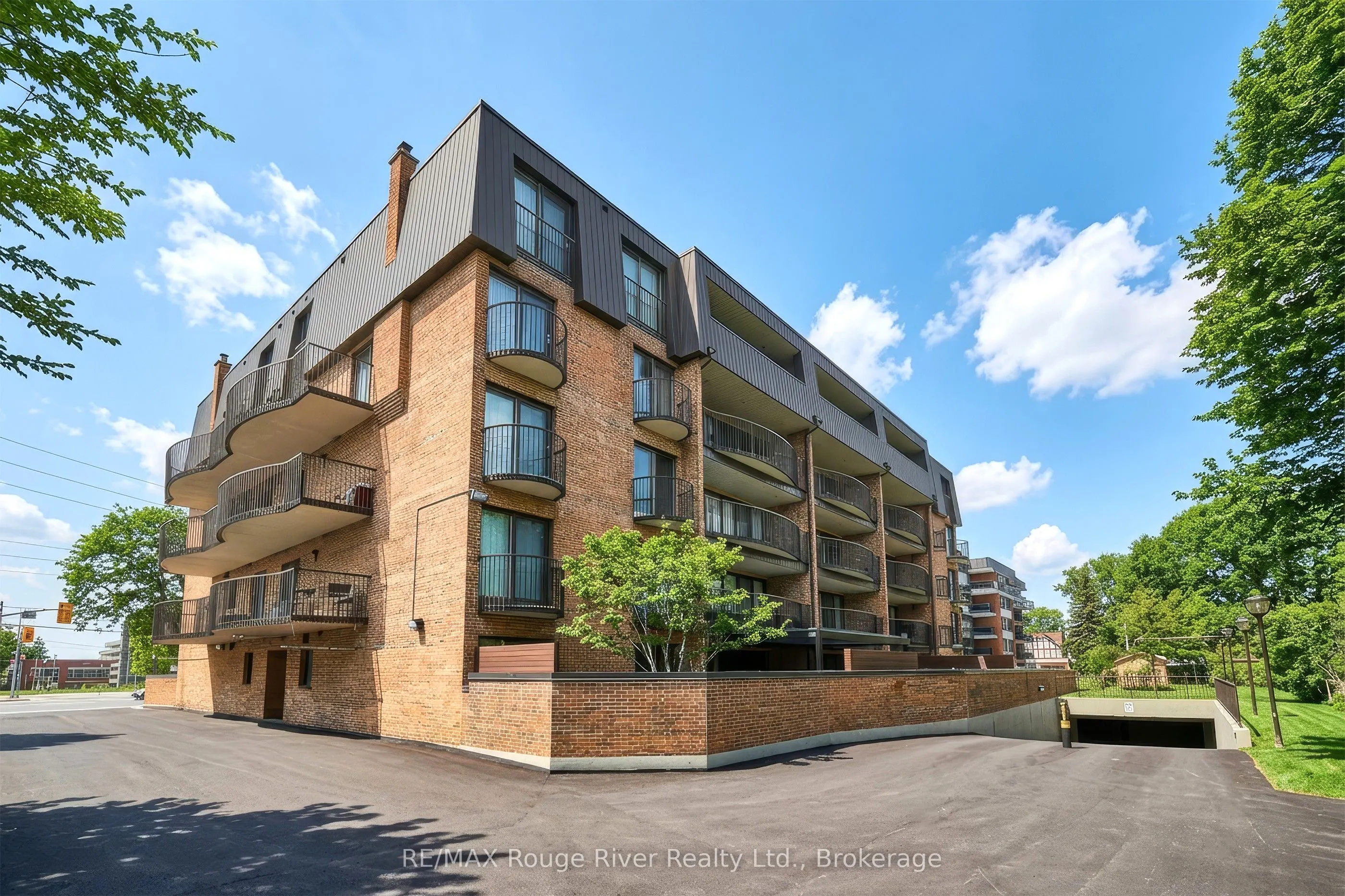 337 Simcoe Street #401