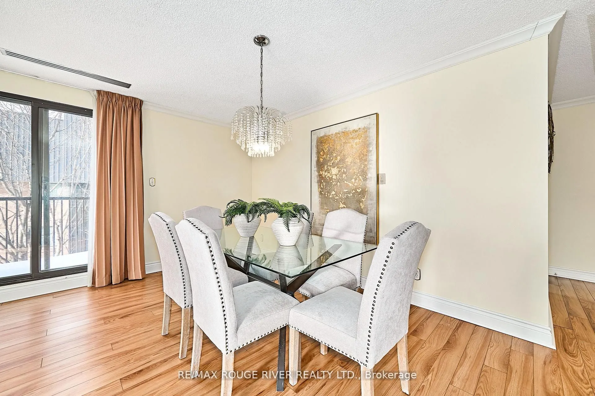 337 Simcoe Street #401