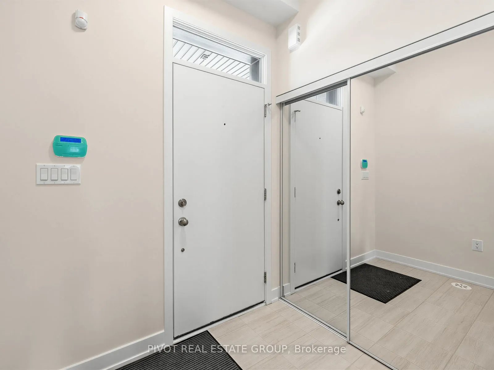 25 Lively Way