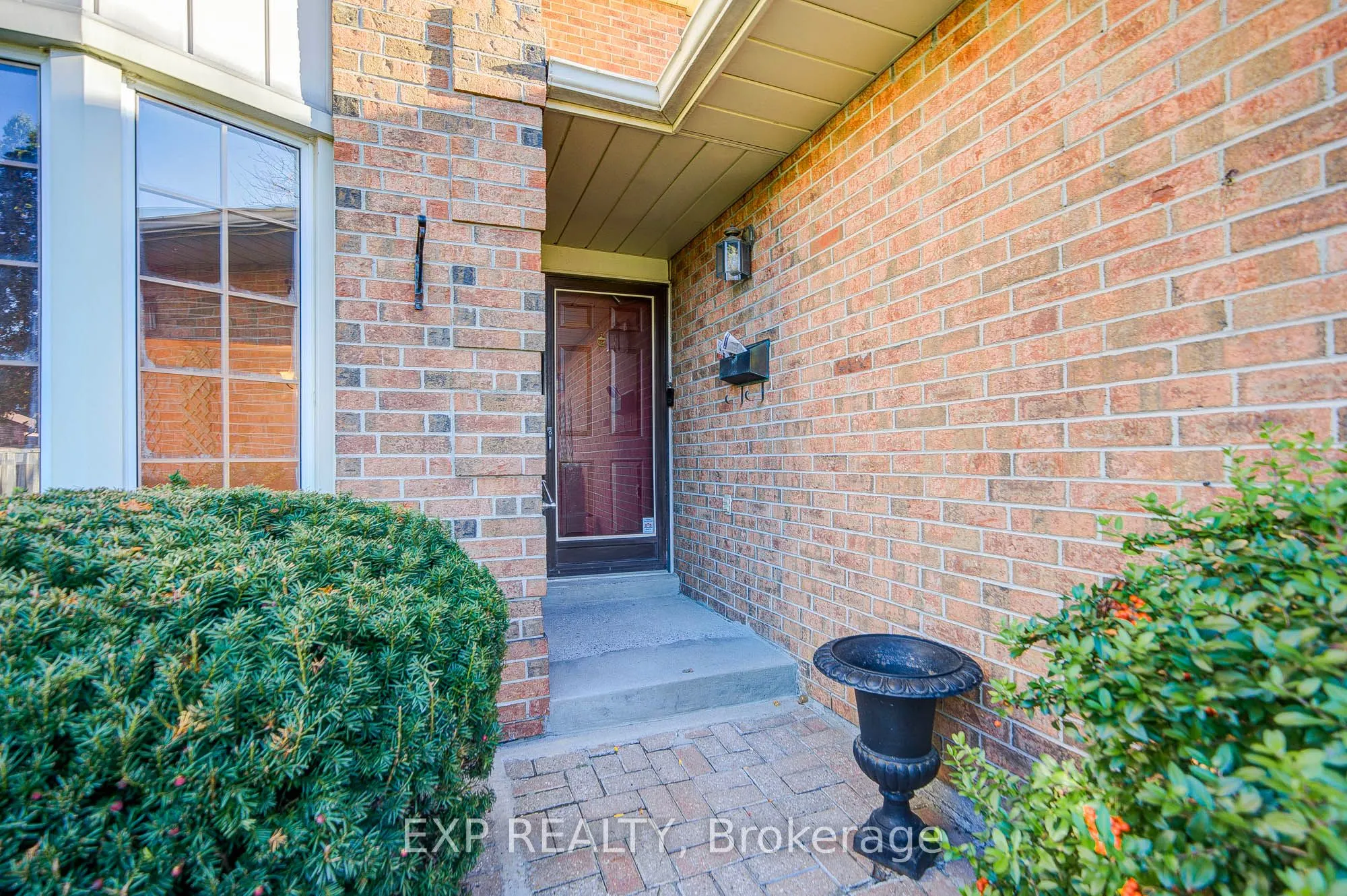 47 Longsword Drive