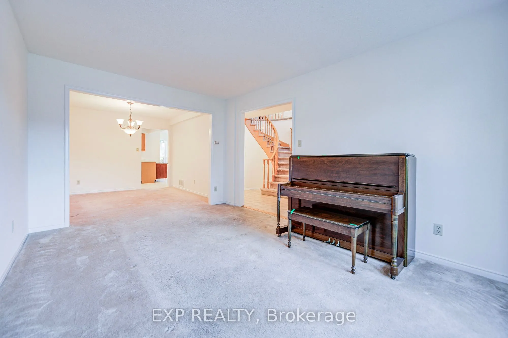 47 Longsword Drive