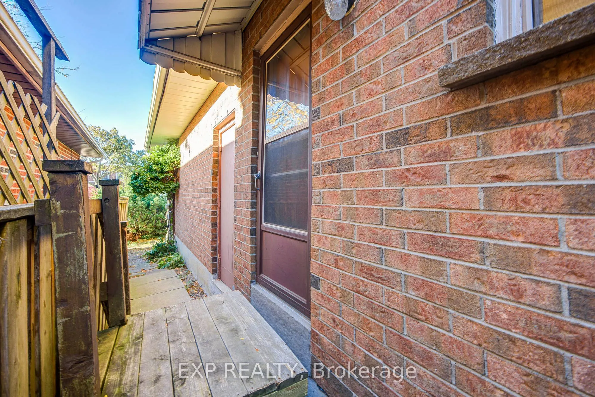 47 Longsword Drive