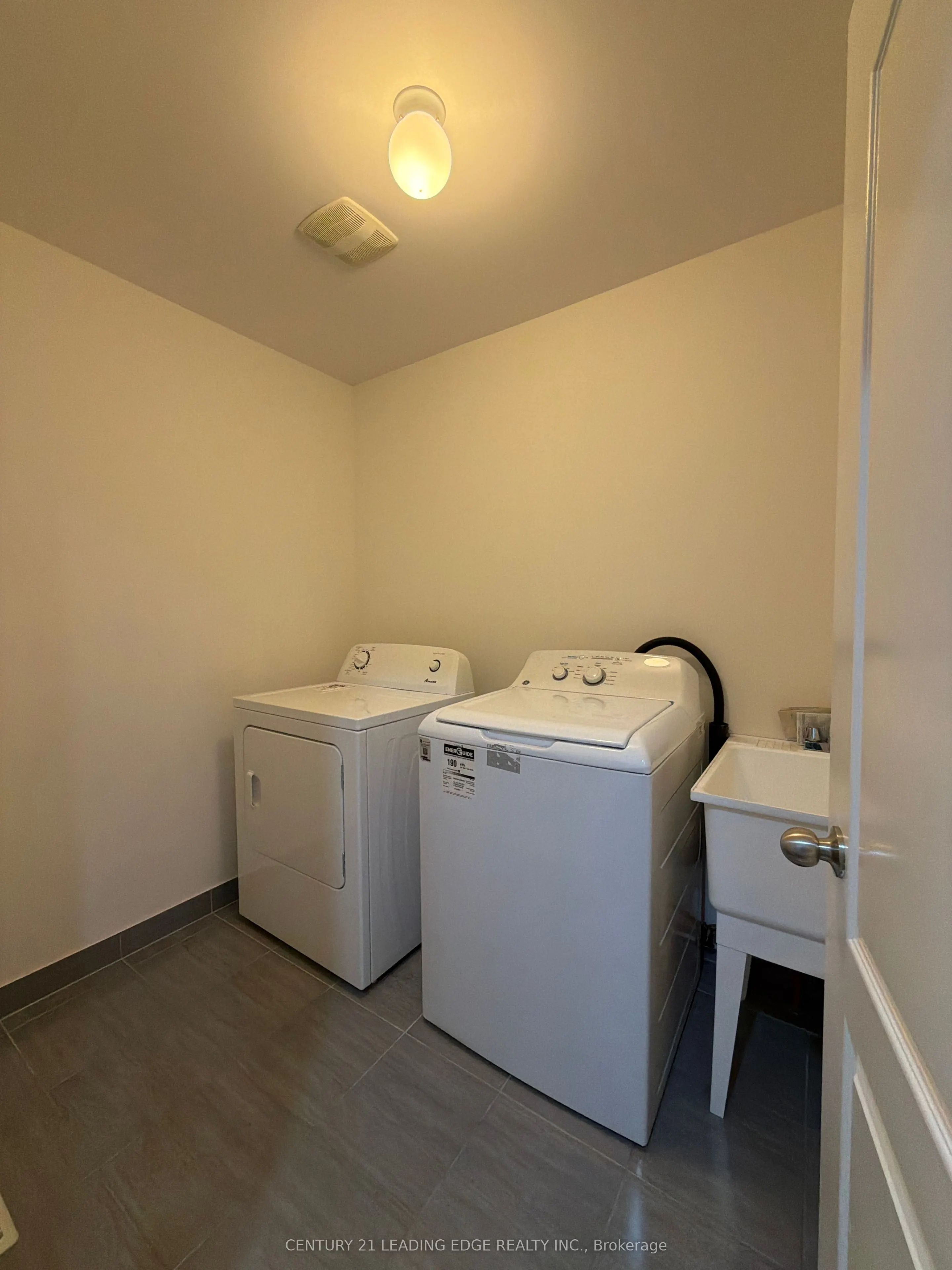 2432 Equestrian Crescent #Main