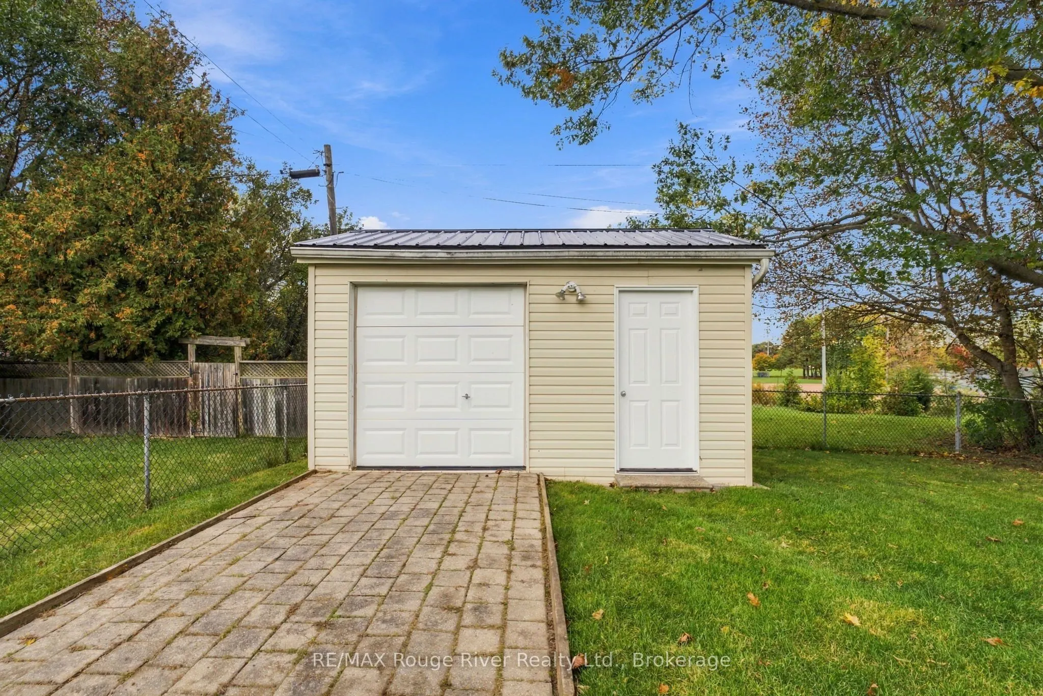 709 Athol Street