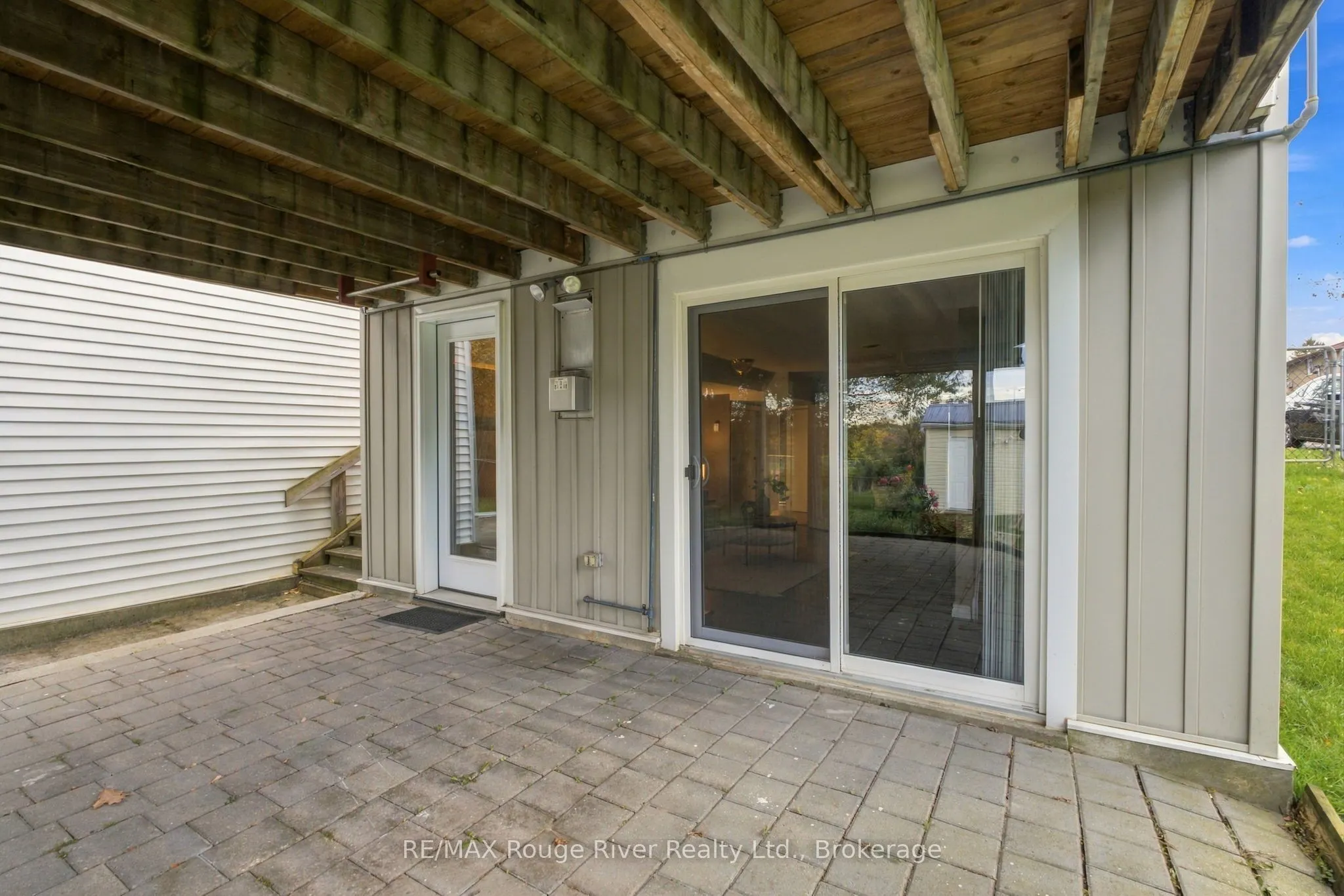 709 Athol Street
