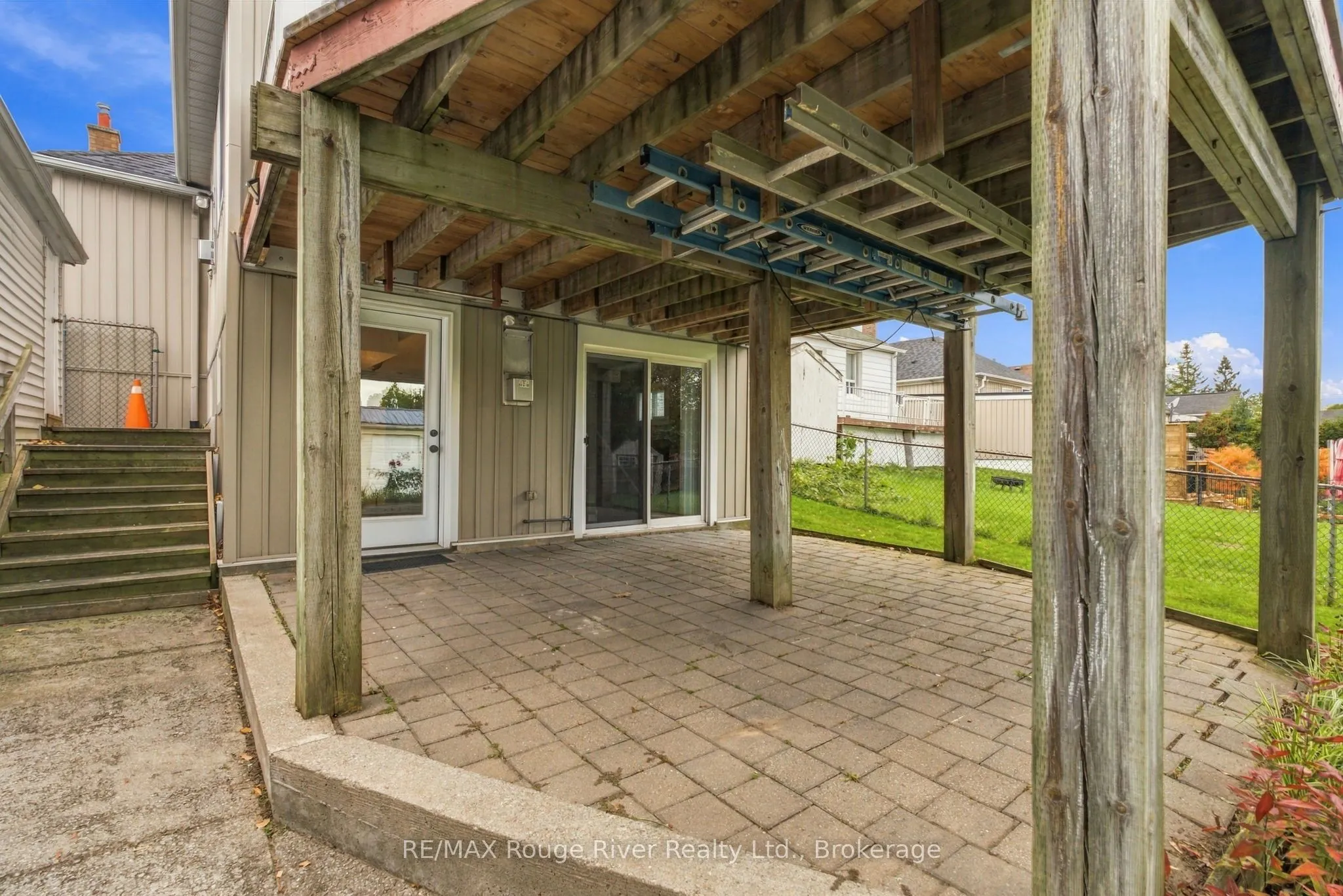 709 Athol Street