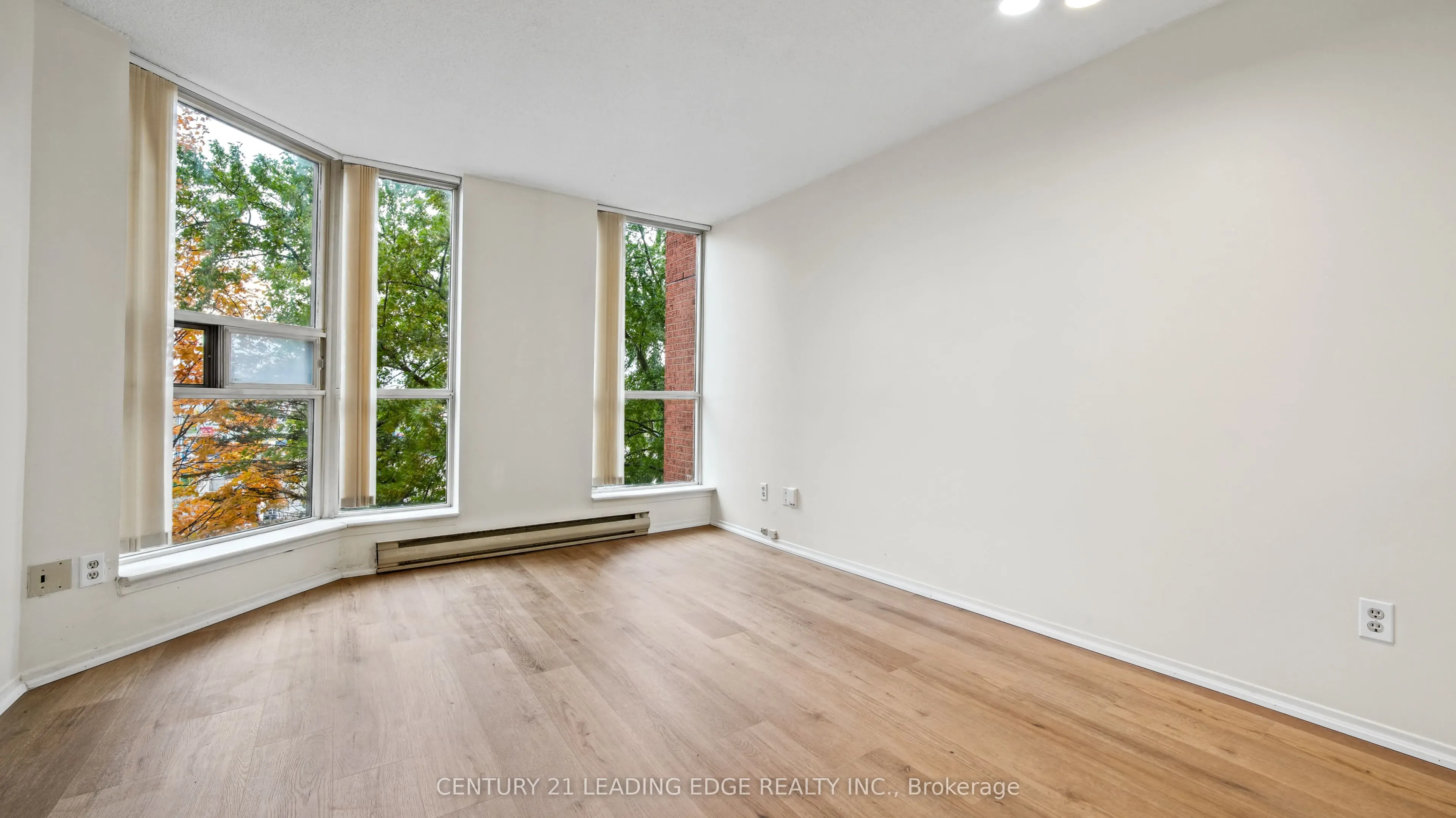 2460 Eglinton Avenue E #417
