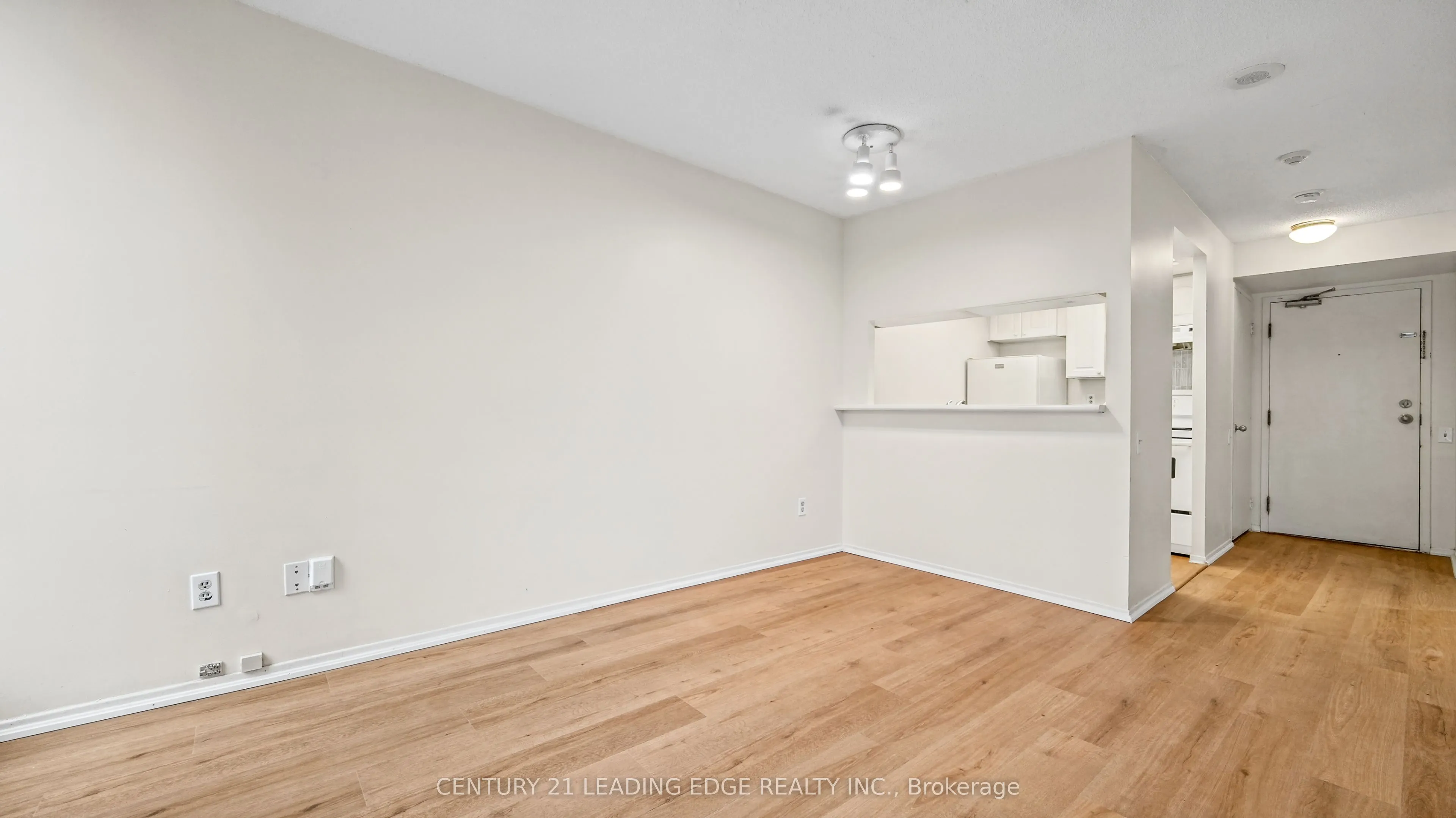 2460 Eglinton Avenue E #417