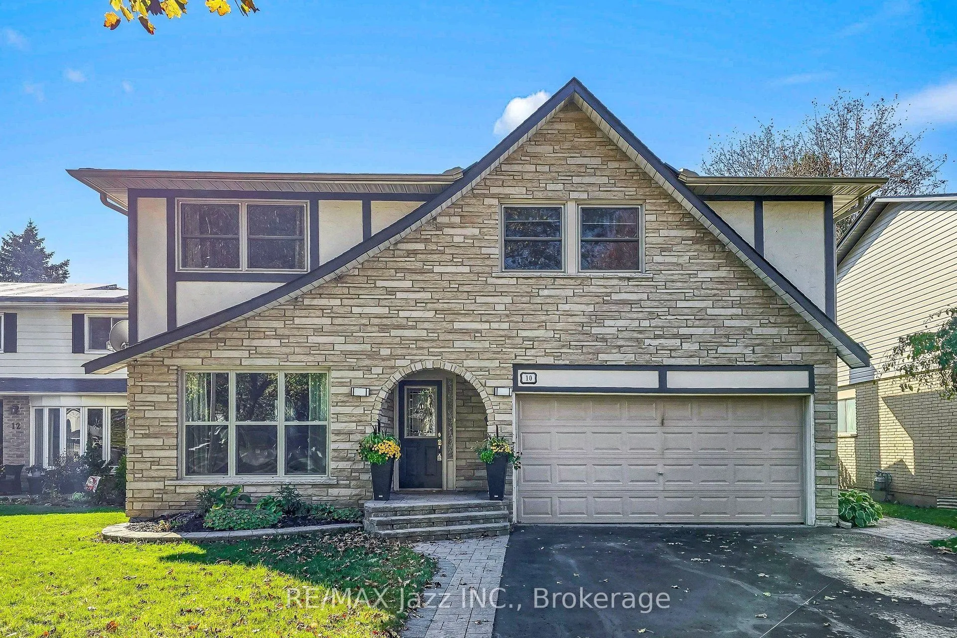 10 Trinity Crescent