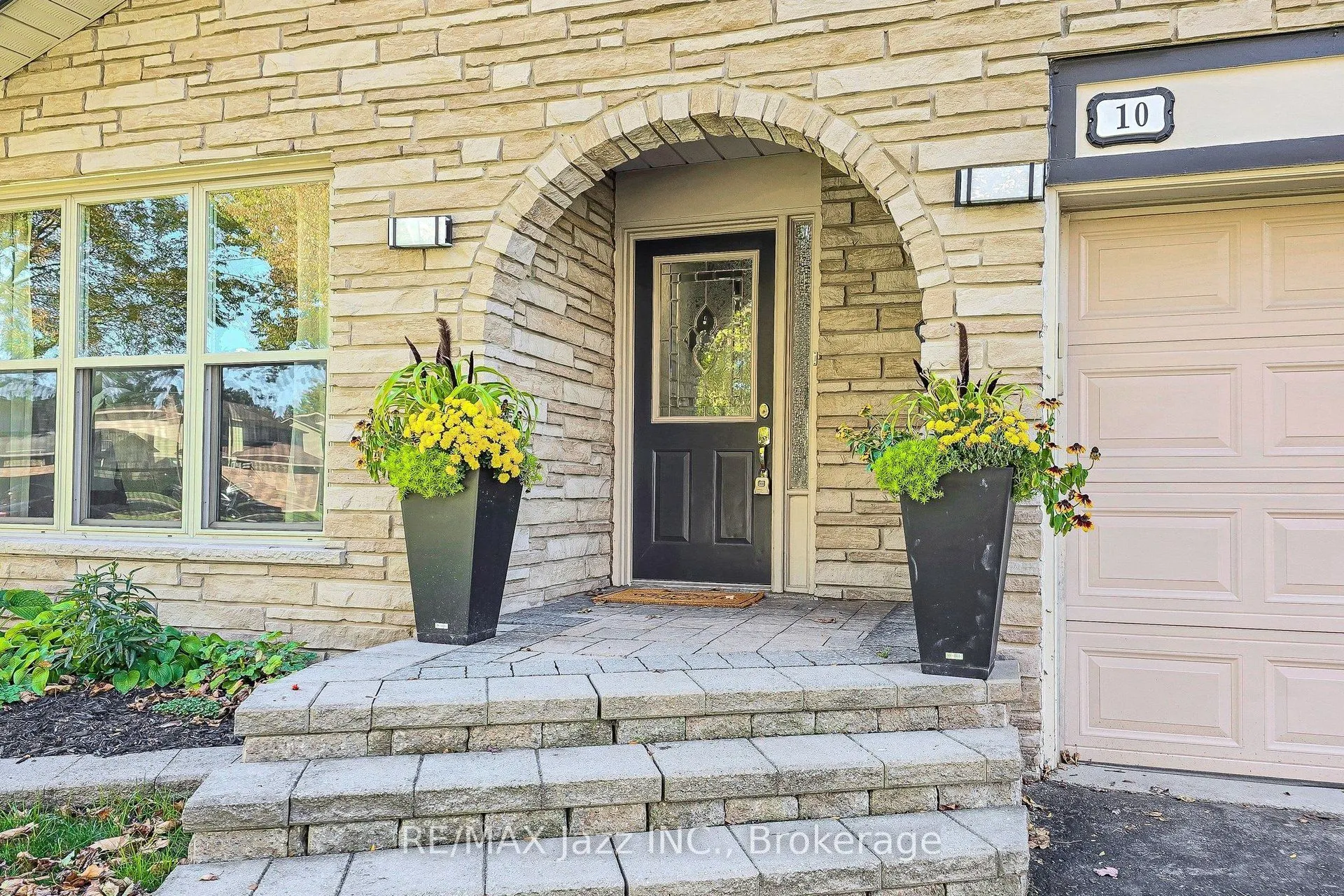10 Trinity Crescent