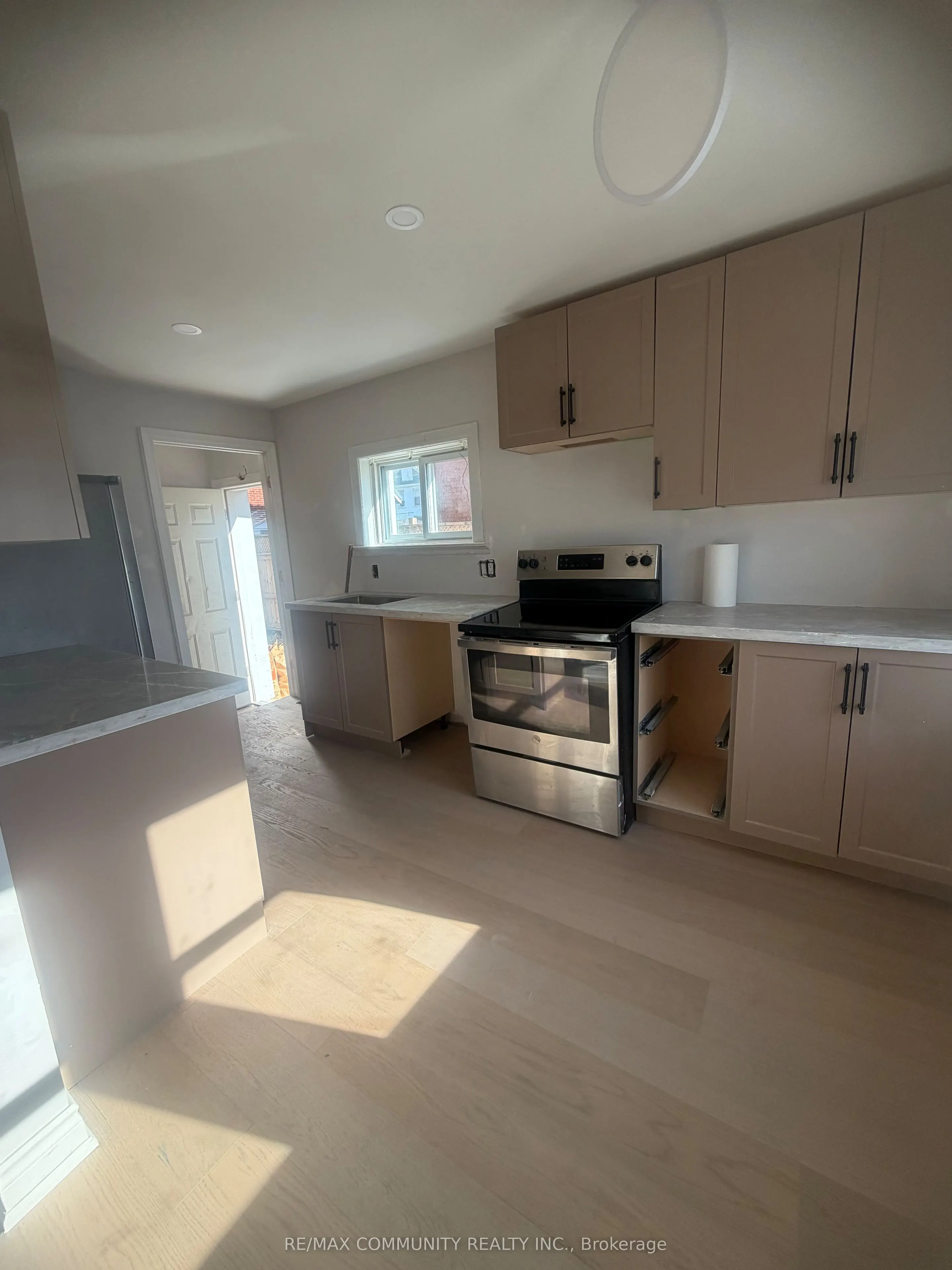 70 Colborne Street W