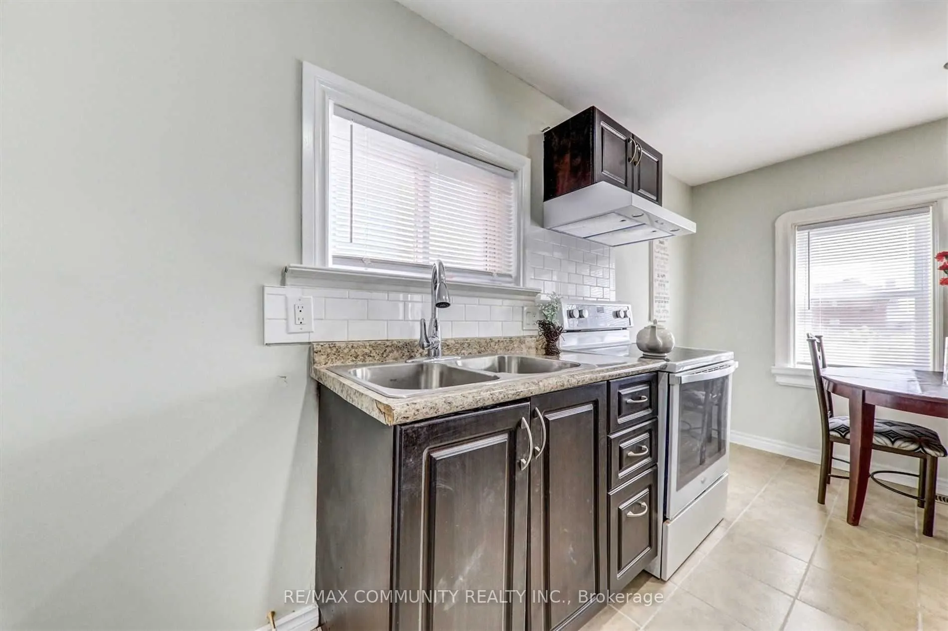70 Colborne Street W