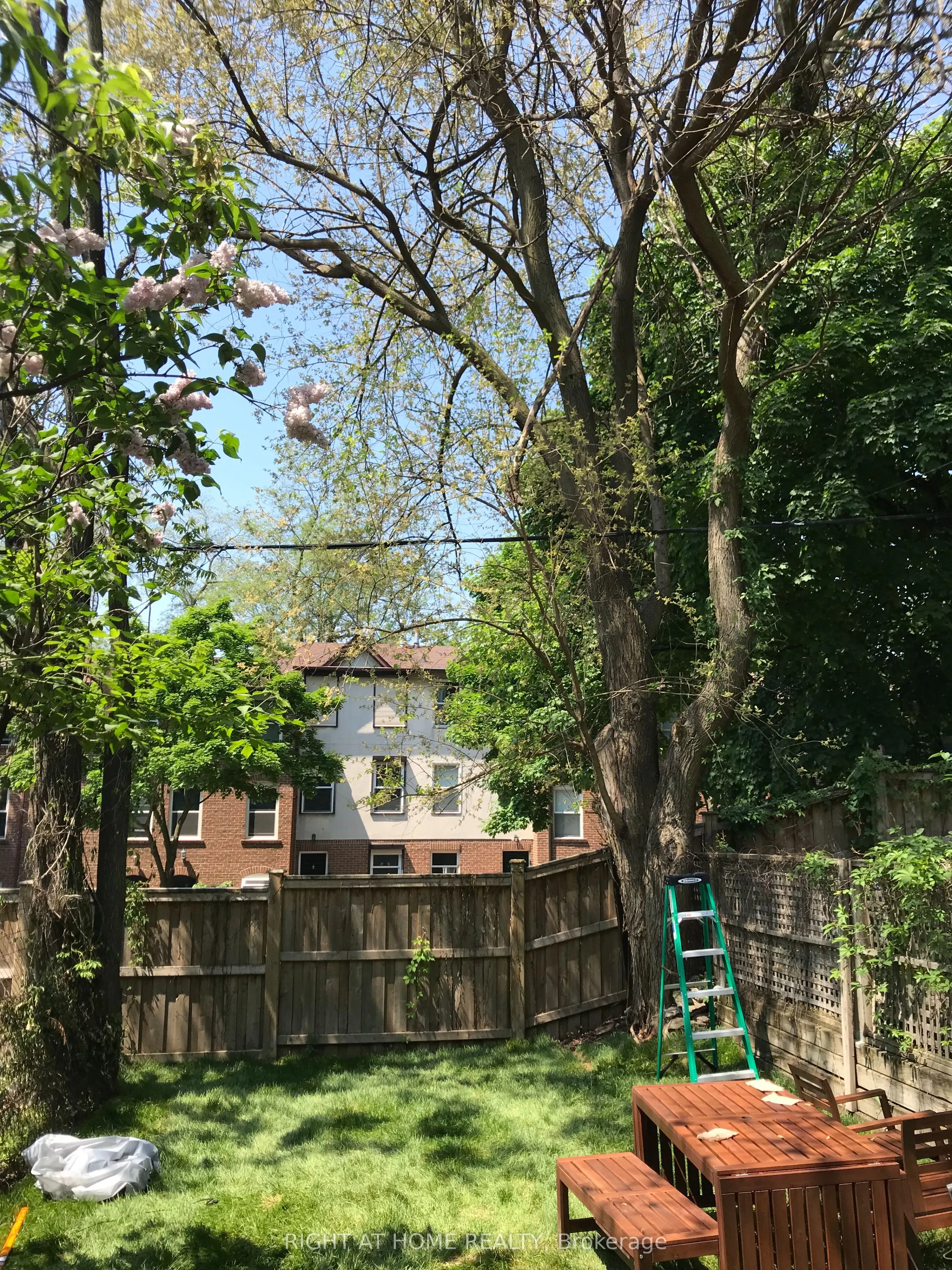 6 Boothroyd Avenue