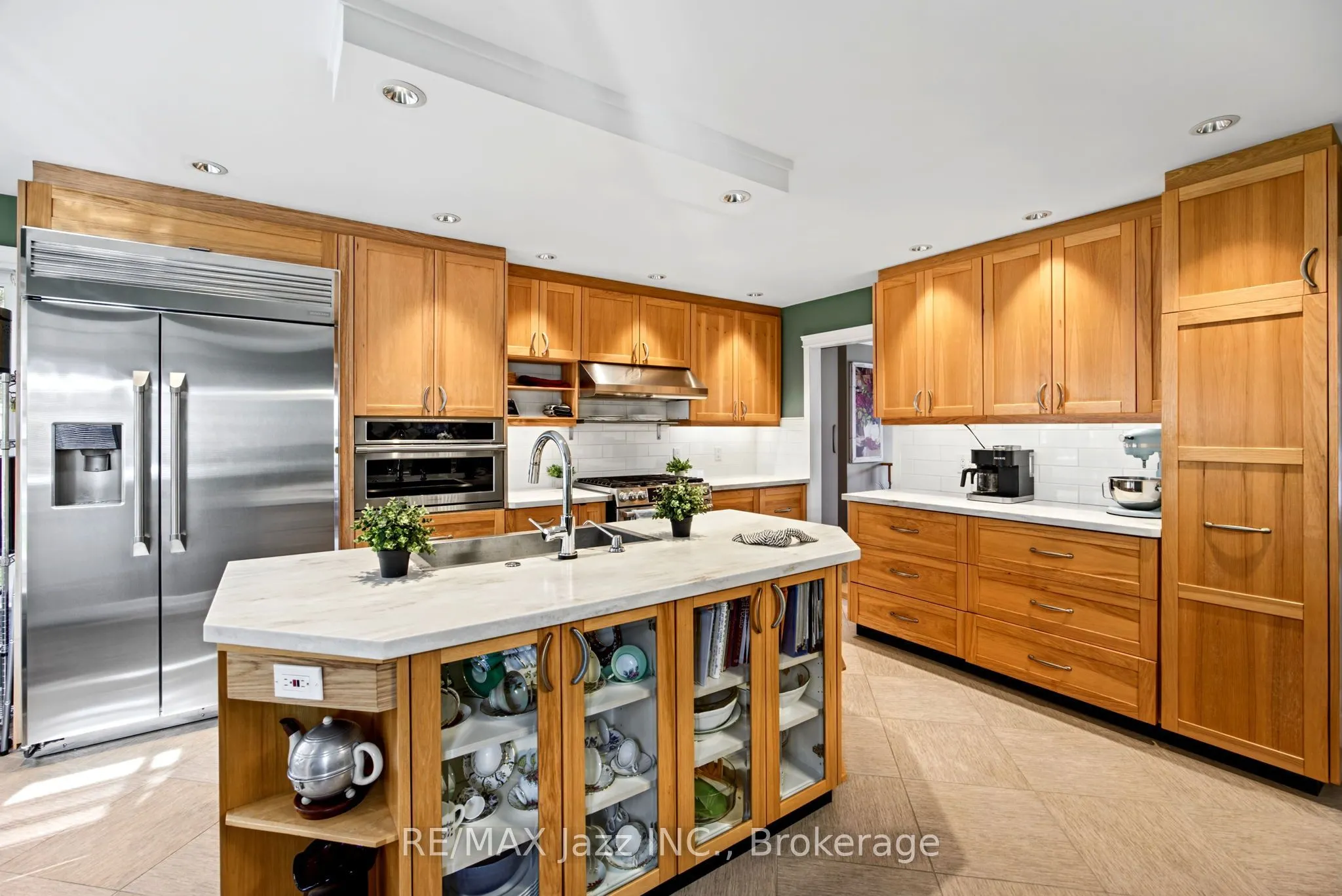 789 Lochness Crescent