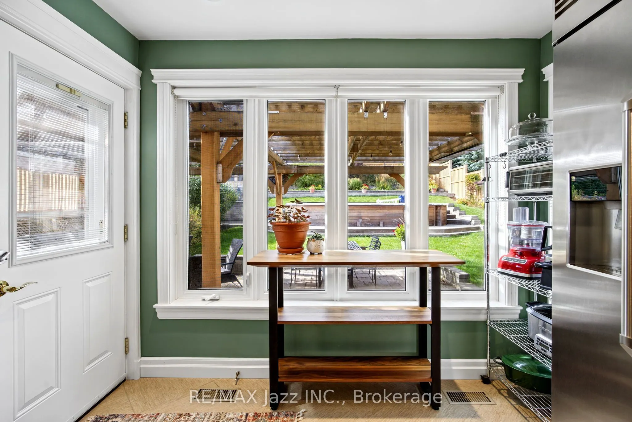 789 Lochness Crescent