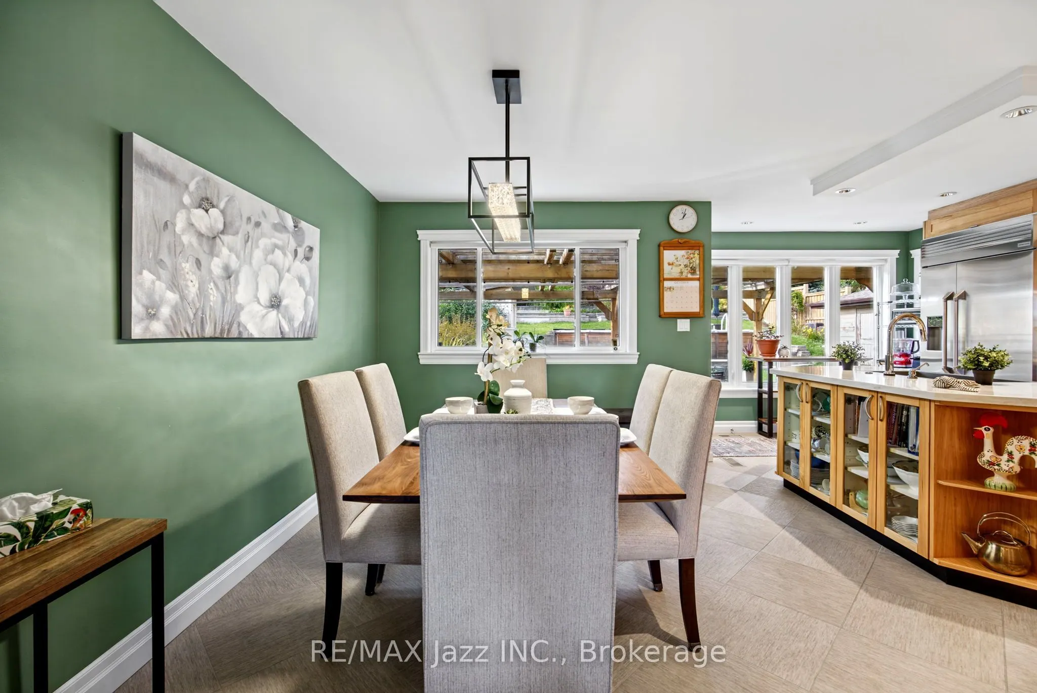 789 Lochness Crescent