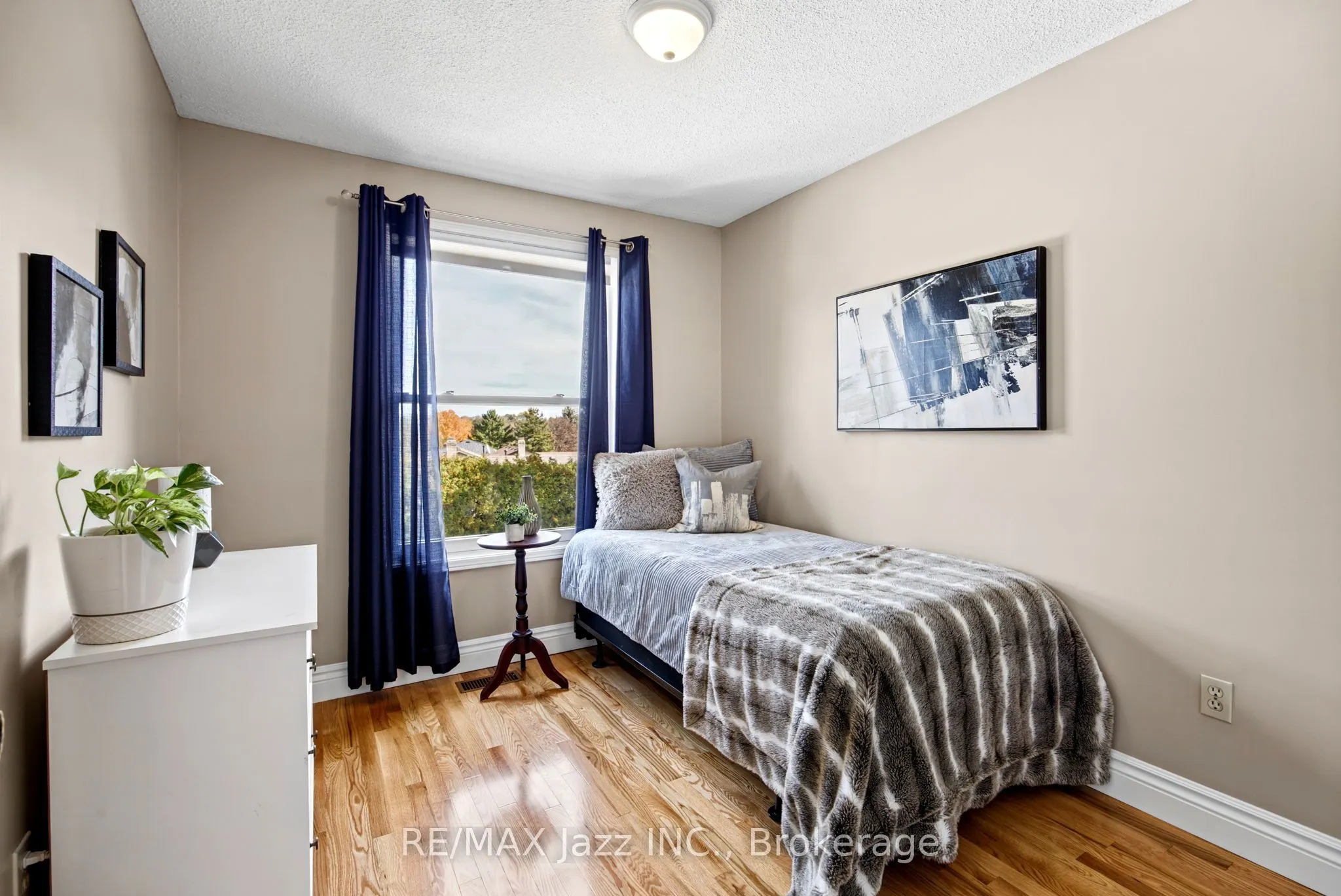 789 Lochness Crescent